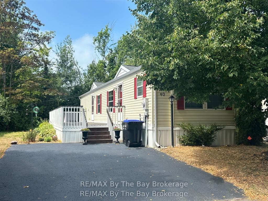 40 Georgian Glen Drive, Wasaga Beach, ON L9Z 1K7 - Photo 1