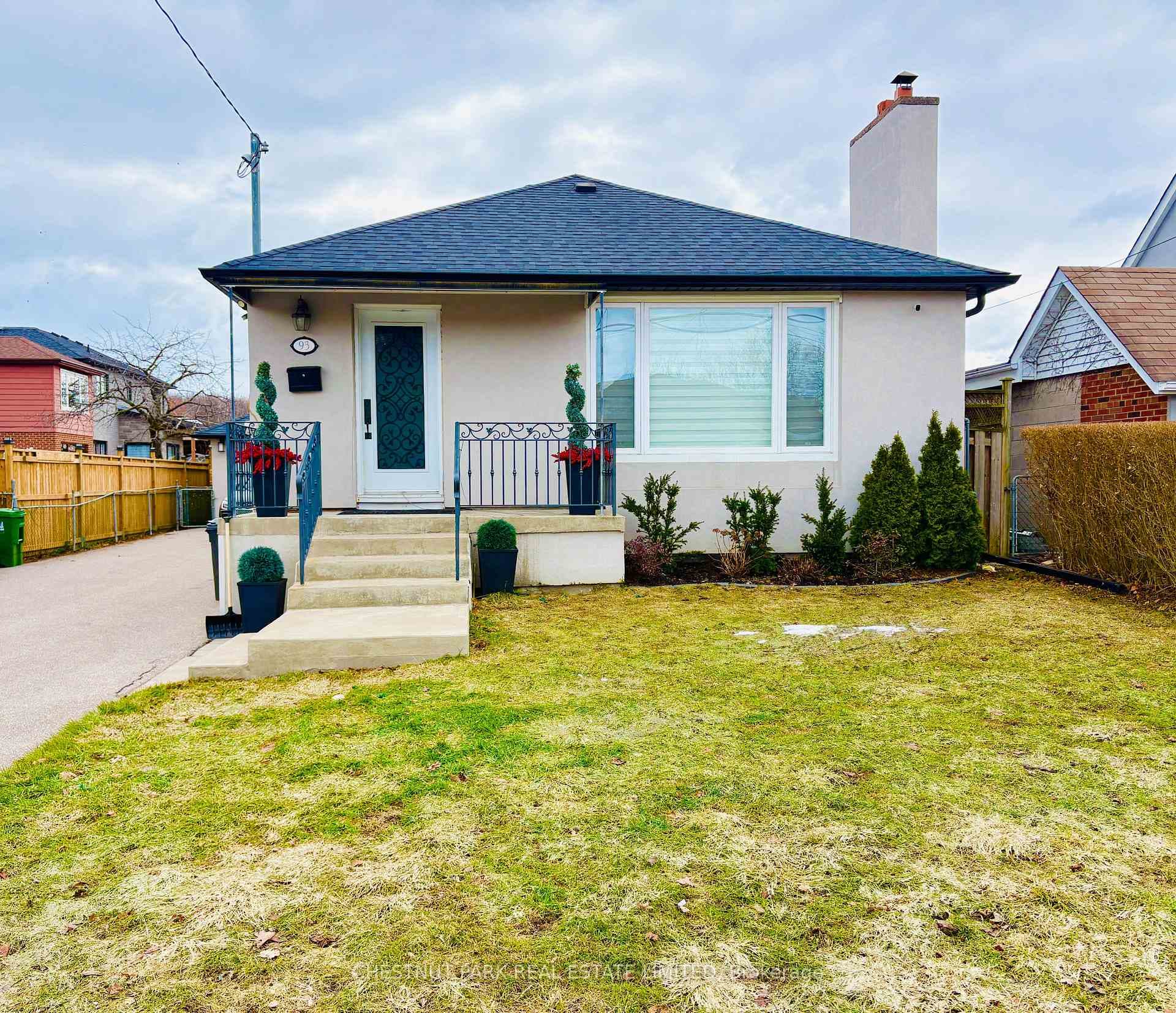 93 Surrey Avenue Unit Lower, Dorset Park / Kennedy Park, ON M1R 1G9 - Photo 1