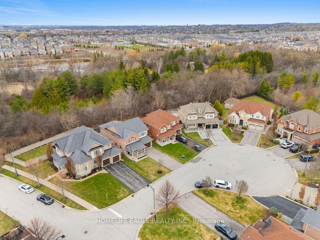 10 Fields Court, Aurora