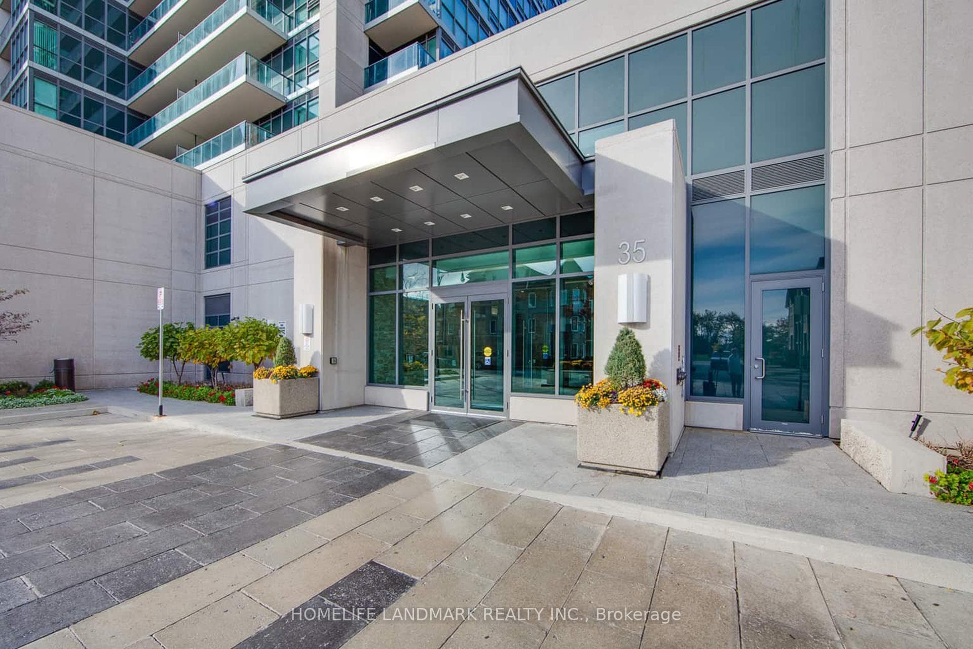 35 Brian Peck Crescent Unit Lph 05, Flemingdon Park / Don Mills, ON M4G 0A5 - Photo 1