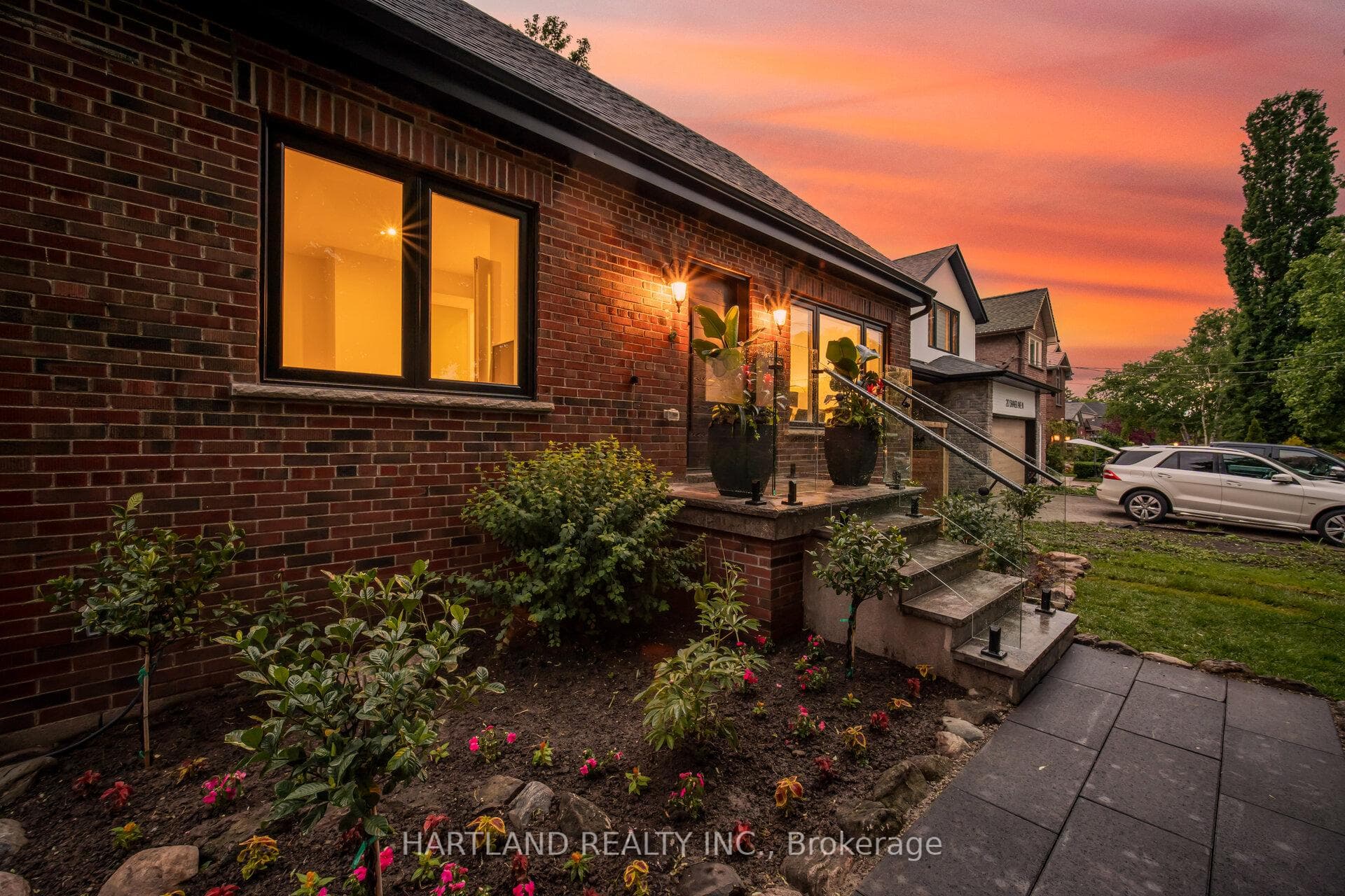 18 Shaver Avenue, Toronto W08