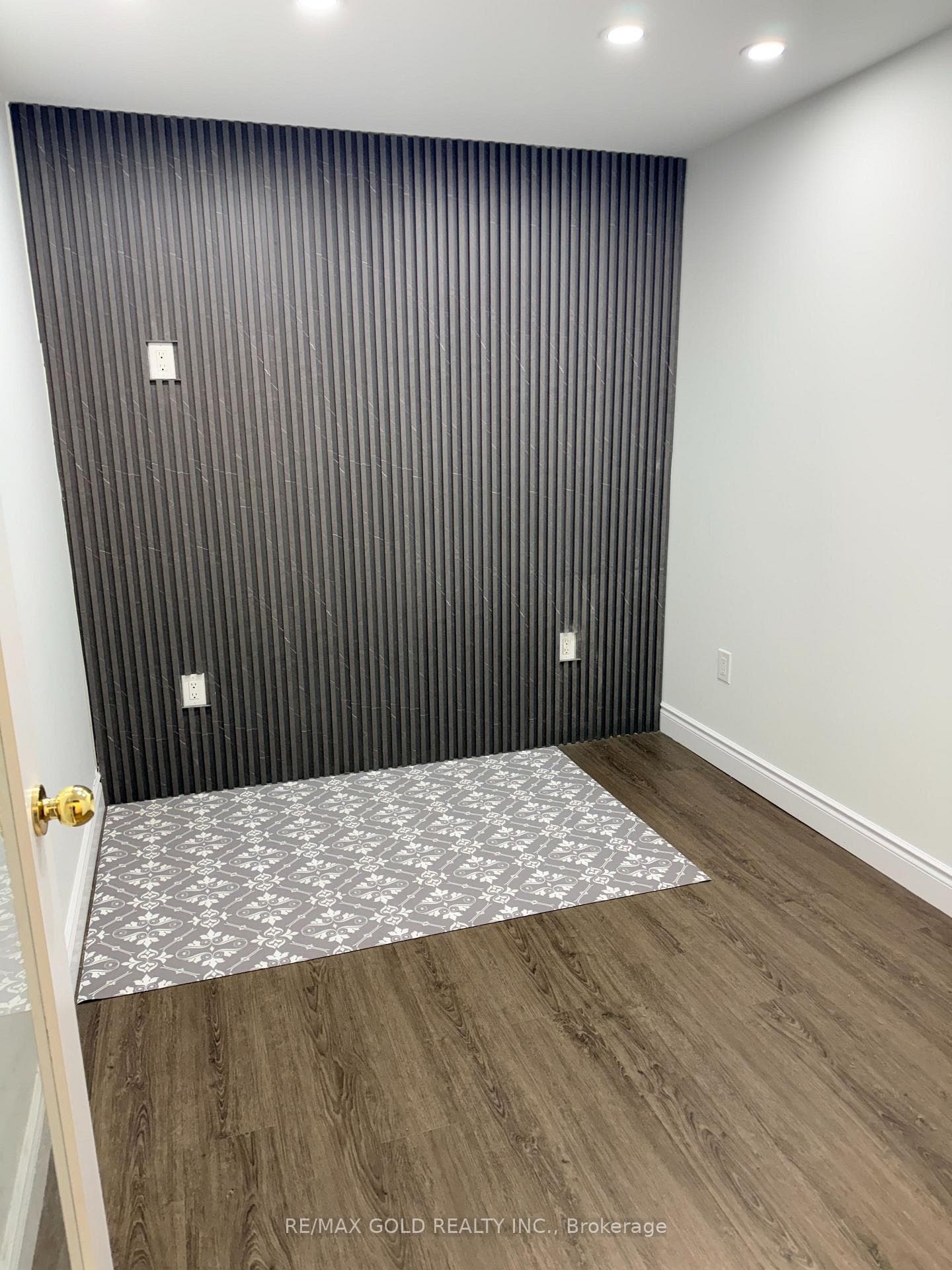 735 Twain Avenue Unit 8, Mississauga, ON L5W 1X1 - Photo 1