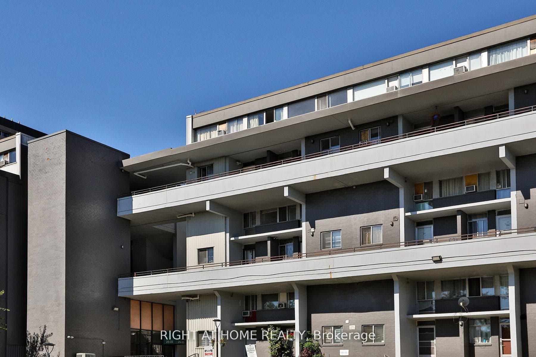 35 Sunny Glenway Unit 302, Flemingdon Park / Don Mills, ON M3C 2Z5 - Photo 1
