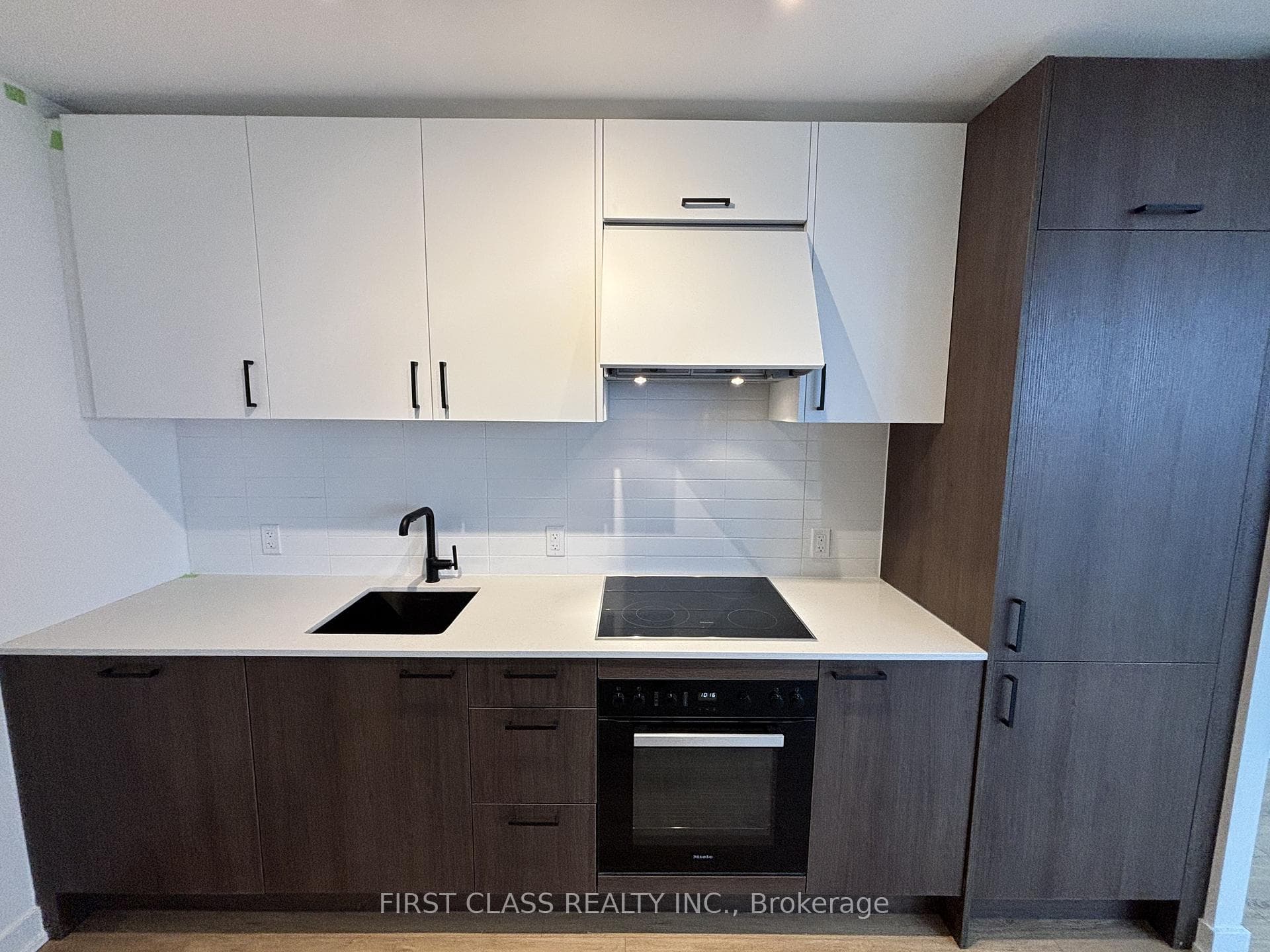 1 Quarrington Lane Unit 2010, Don Mills / Parkwoods / Victoria Village, ON M3C 1H7 - Photo 1