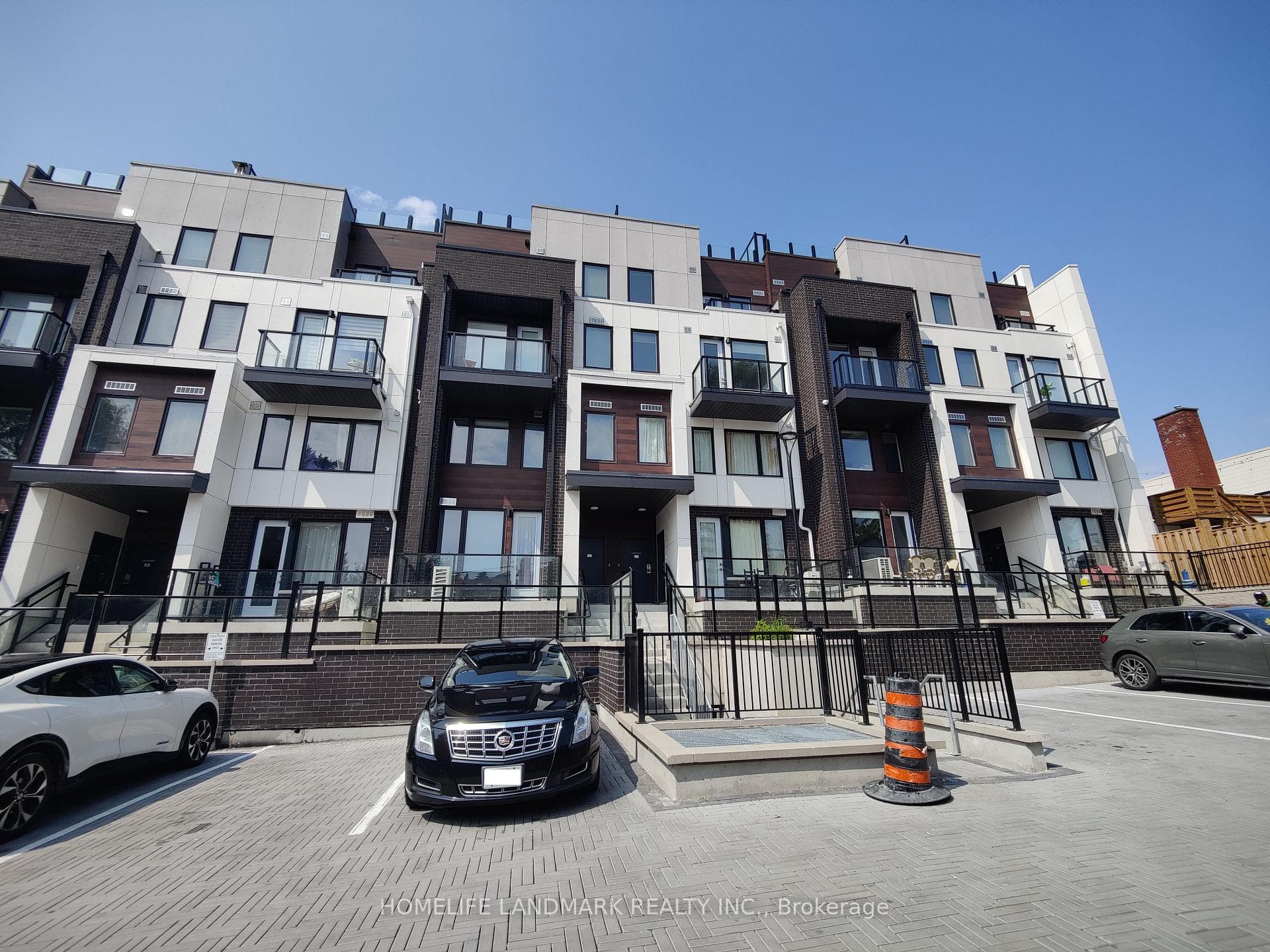 1479 O'Connor Drive Unit 6, Danforth / East York, ON M4B 0A7 - Photo 1