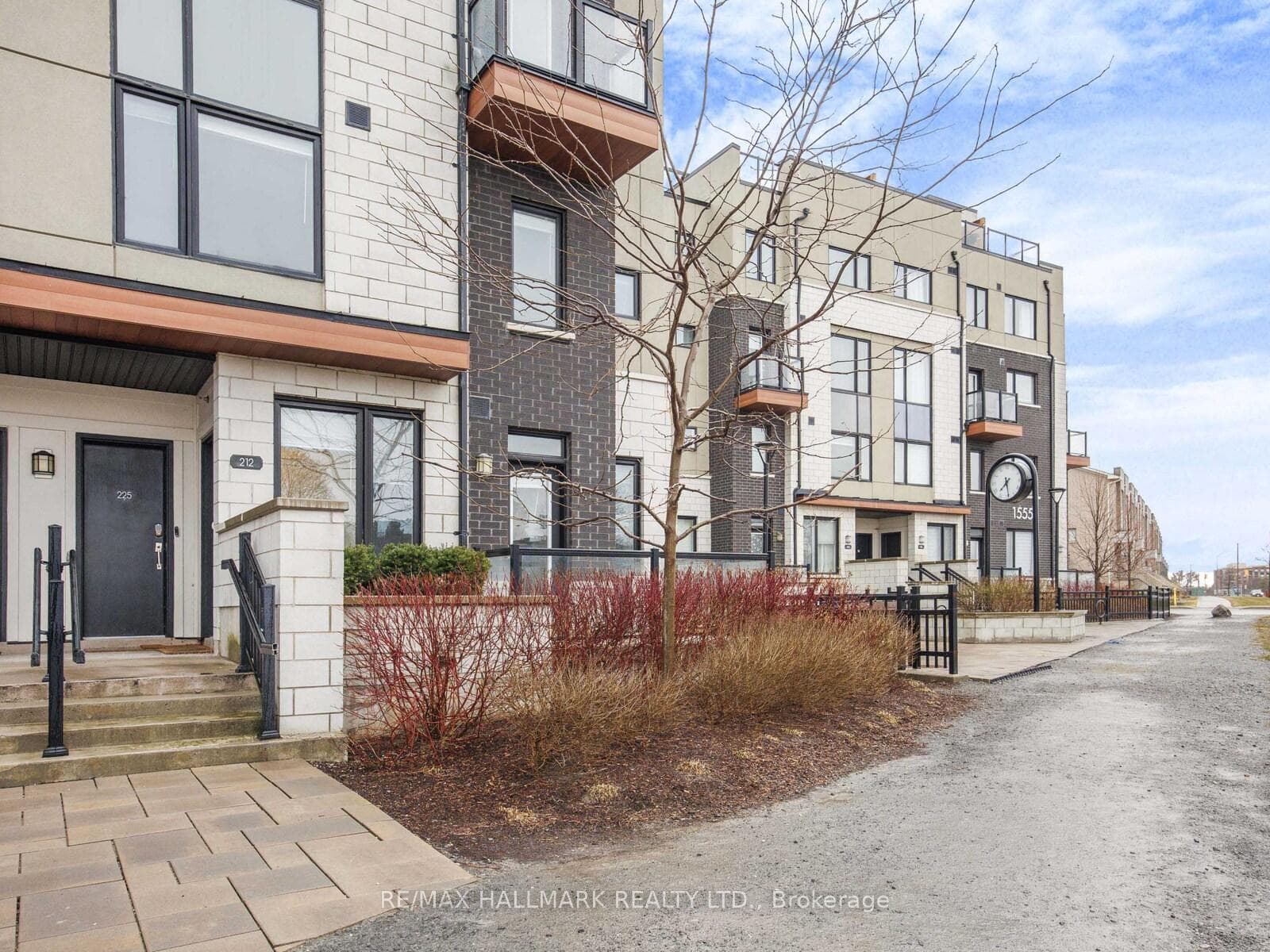 1555 Kingston Road Unit 212, Pickering, ON L1V 0E9 - Photo 1