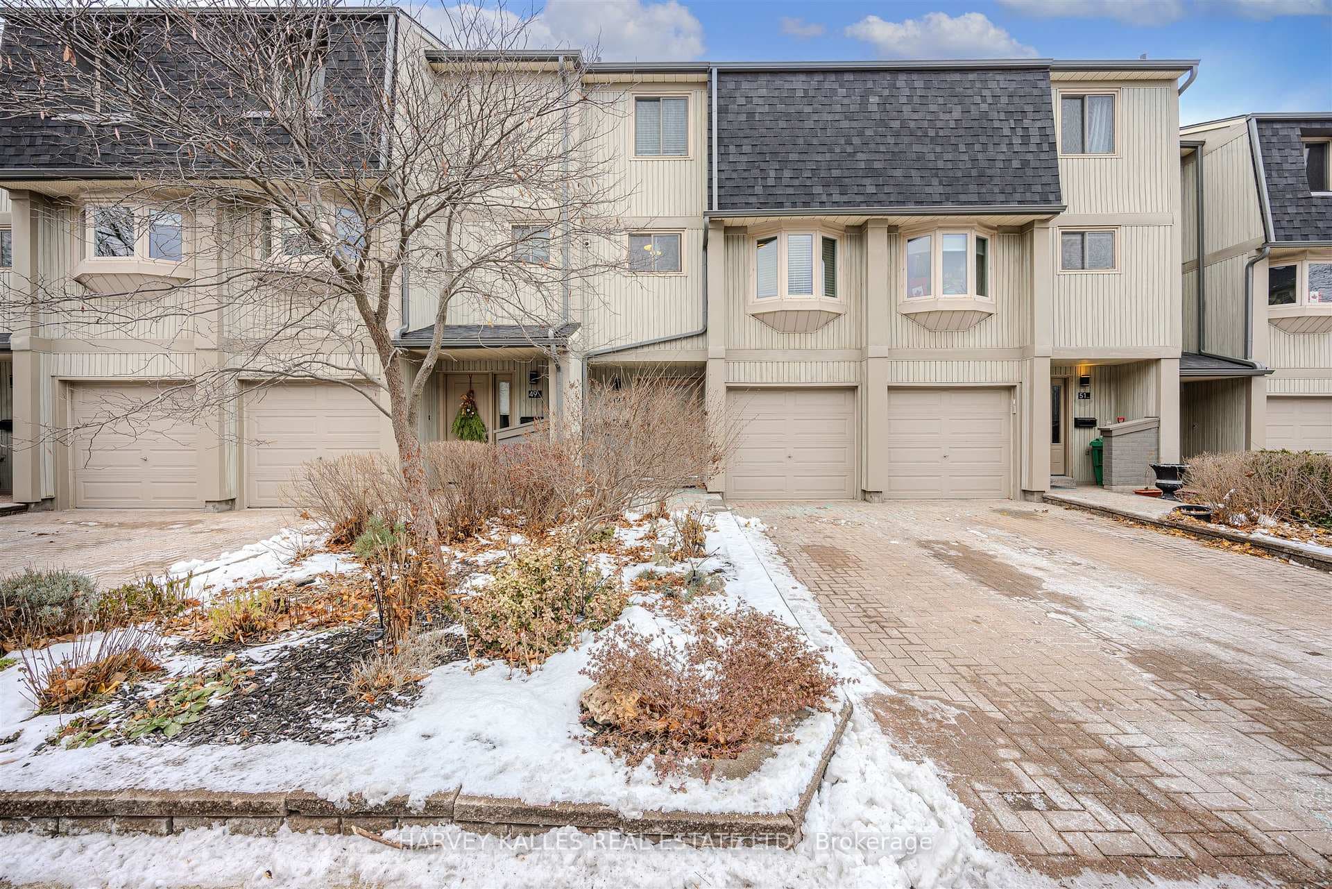 1060 Walden Circle Unit 50, Mississauga, ON L5J 4J9 - Photo 1