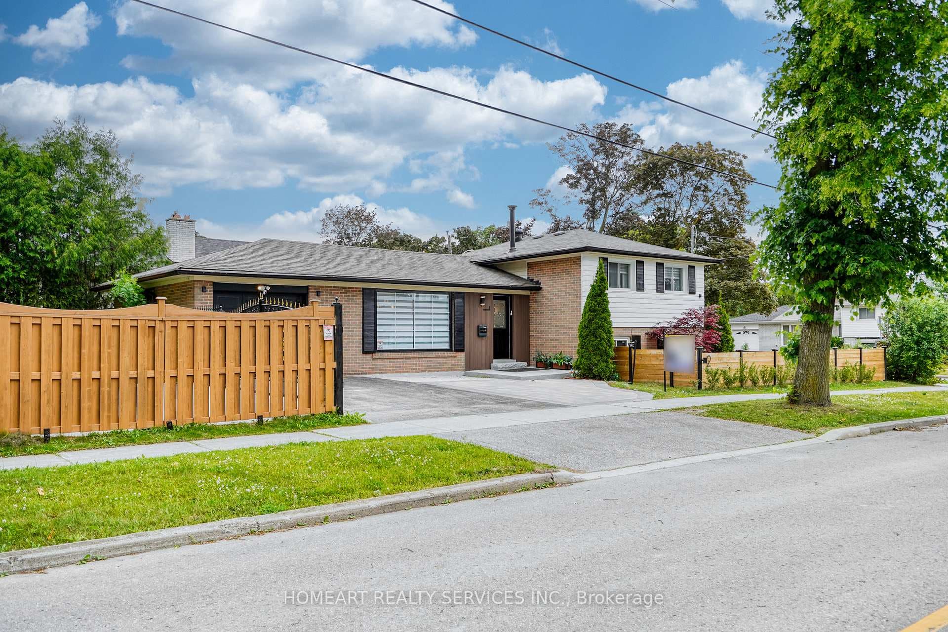 2 Lesgay Crescent, Hillcrest Village / Bayview Village, ON M2J 2H8 - Photo 1