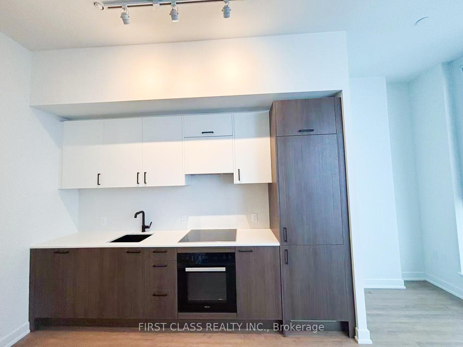1 Quarrington Lane Unit 2112, Don Mills / Parkwoods / Victoria Village, ON M3C 0S4 - Photo 1