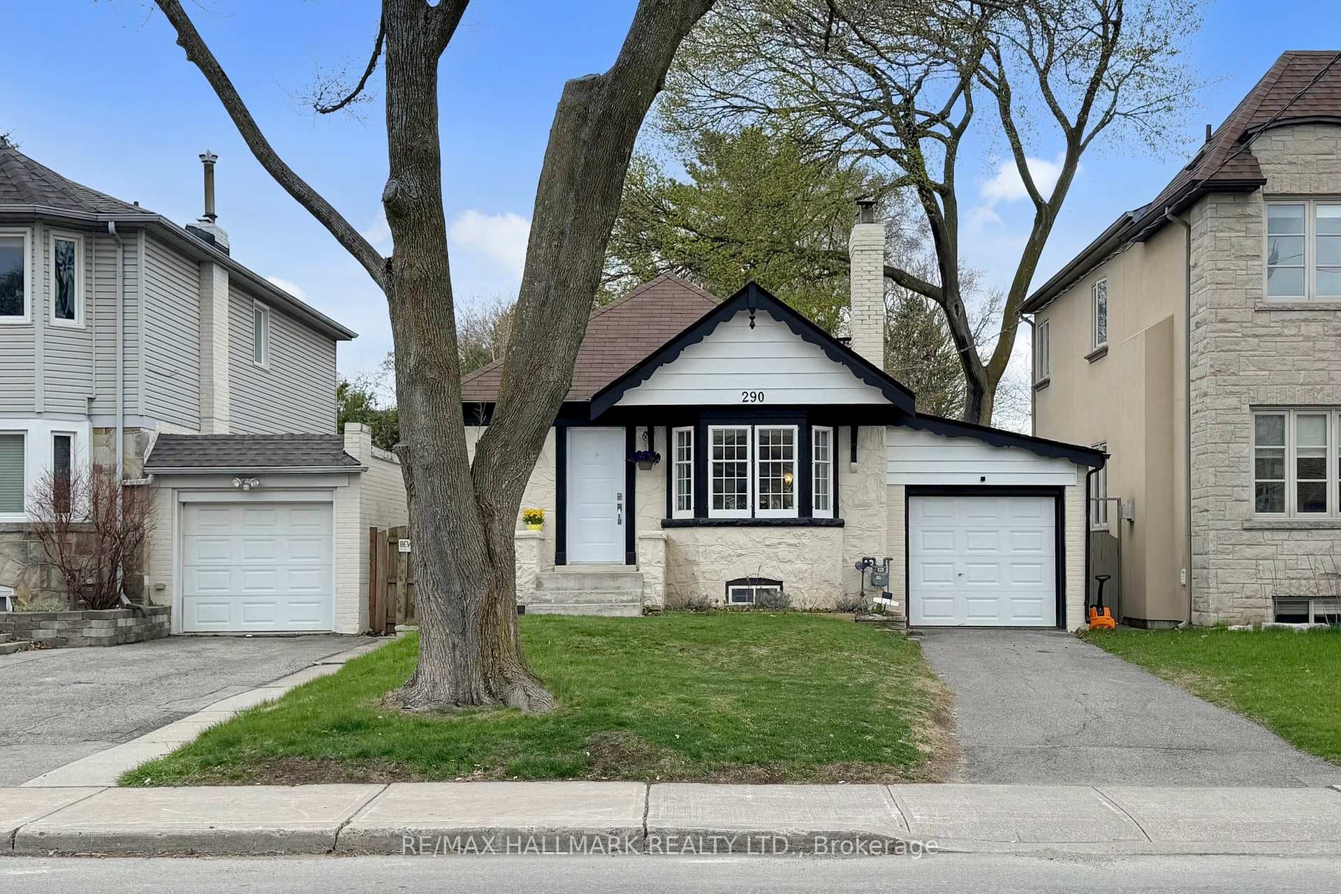 290 Laird Drive, Flemingdon Park / Don Mills, ON M4G 3X5 - Photo 1