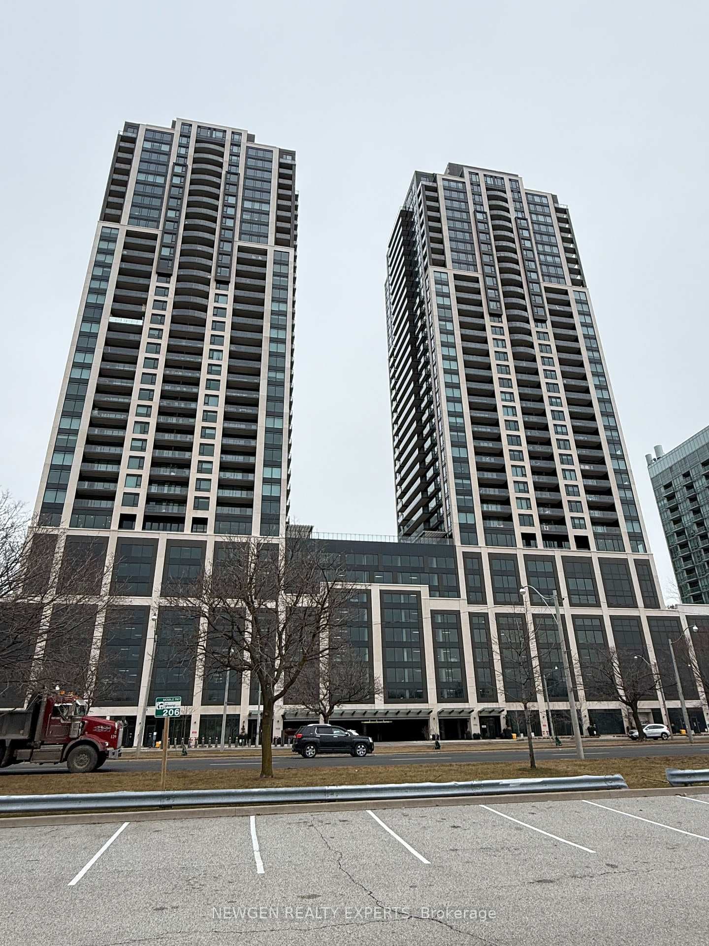 1926 Lake Shore Boulevard Unit 2017, High Park / Junction / Roncesvalles, ON M6S 0B1 - Photo 1