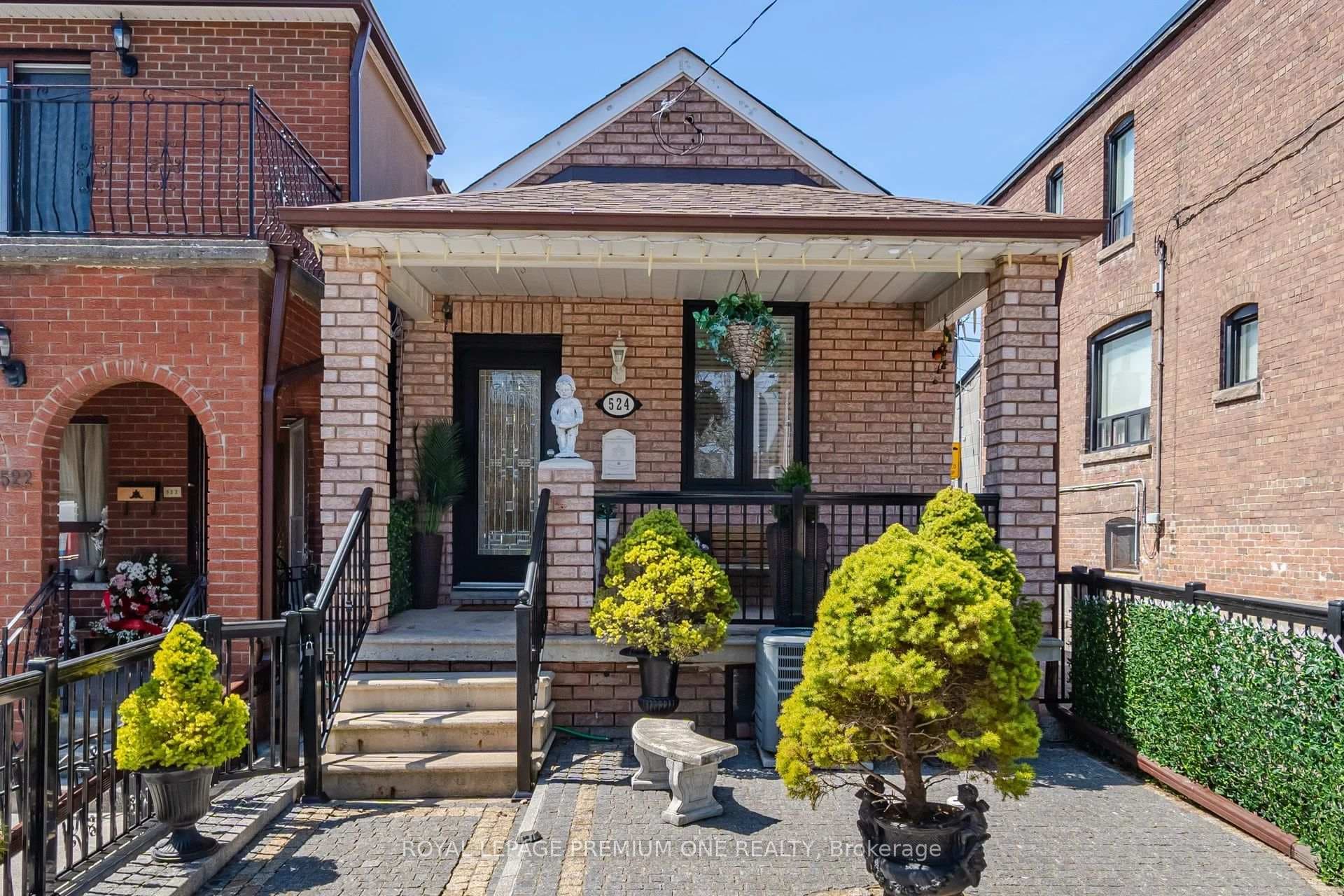 524 Salem Avenue, Bloor West Village / Swansea, ON M6H 3E1 - Photo 1