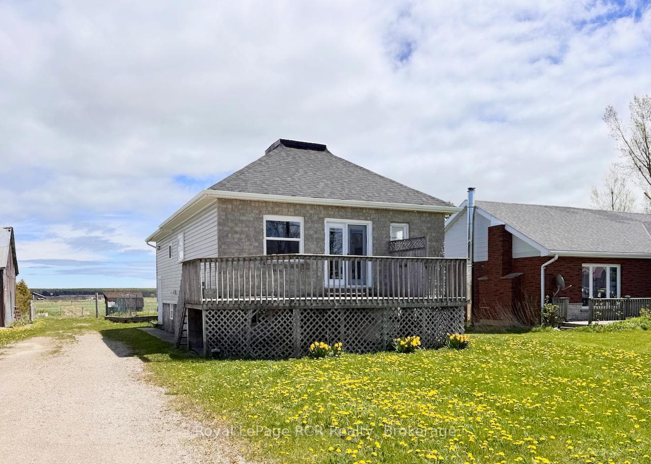 Welcome to 2854 Hwy 6, mid-peninsula in Ferndale.