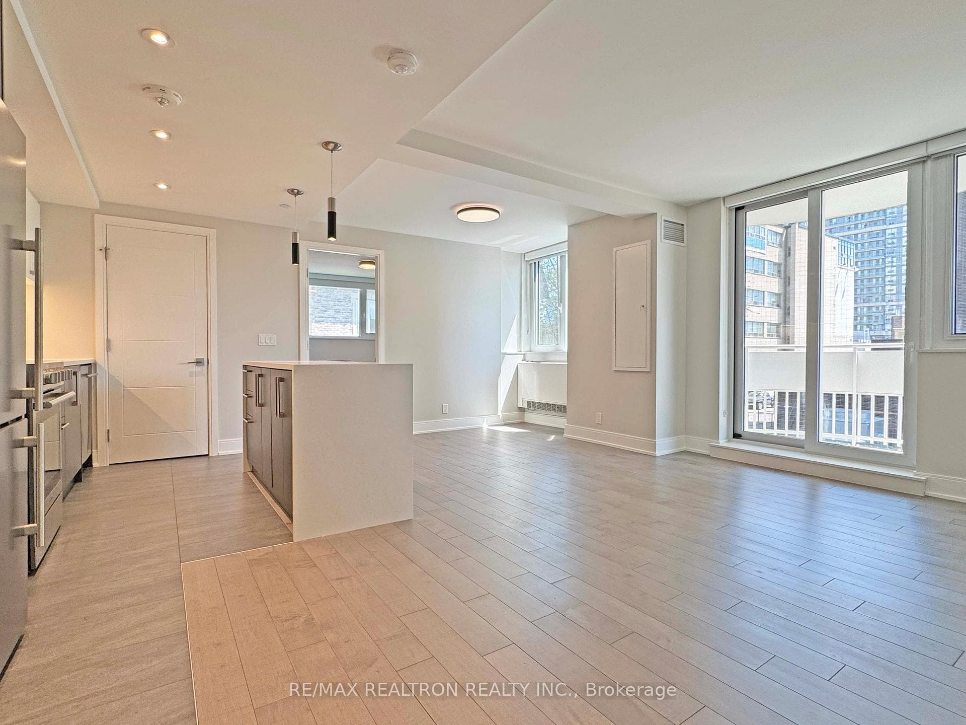 11 Walmer Road Unit 306, Annex / Yorkville / Summerhill, ON M5R 2W9 - Photo 1