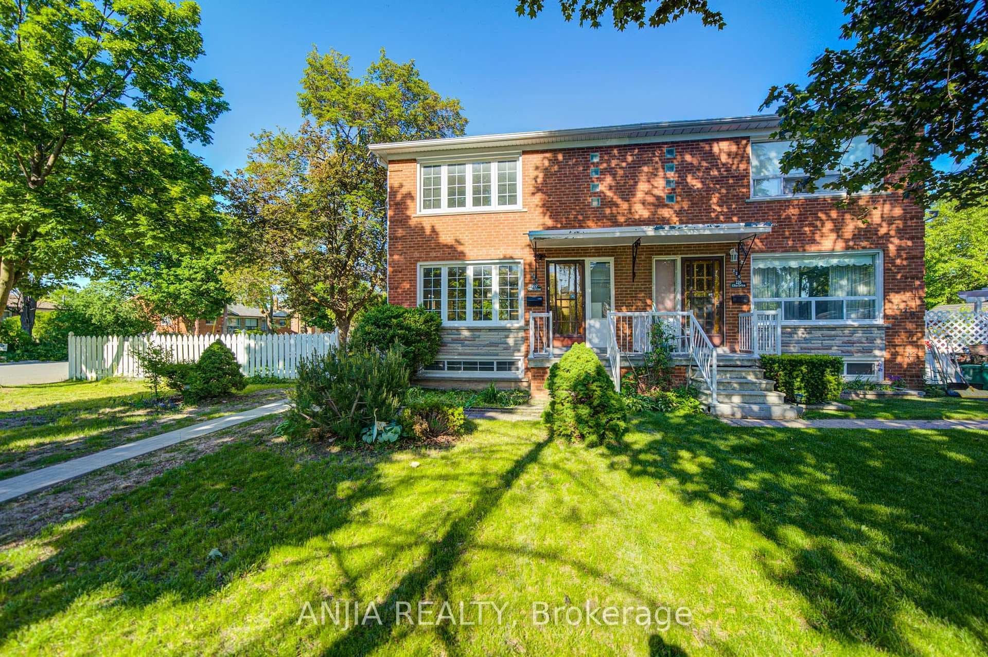 222 Elka Drive, Richmond Hill, ON L4C 3A3 - Photo 1