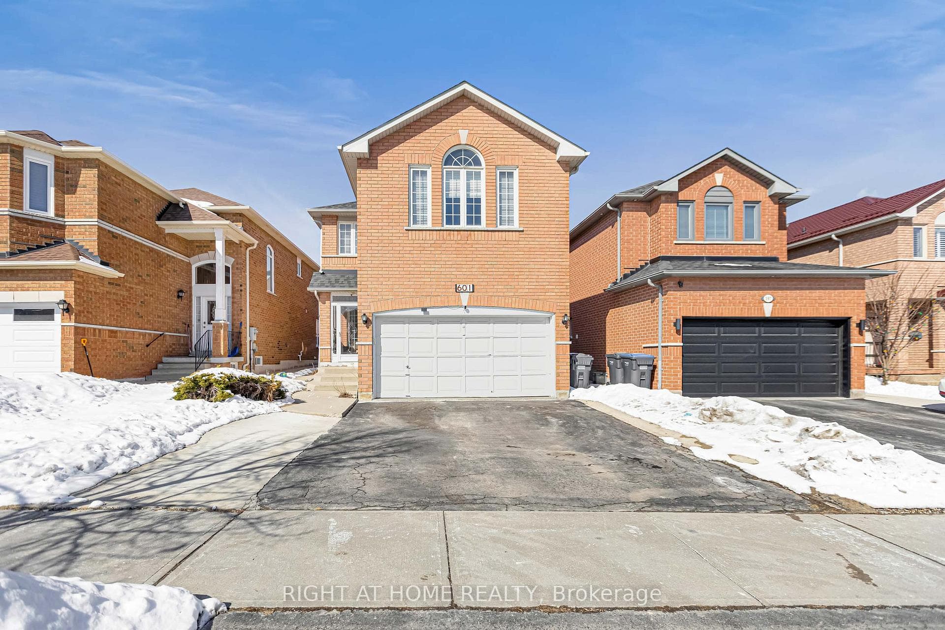 601 Claymeadow Avenue, Mississauga, ON L5B 4H7 - Photo 1