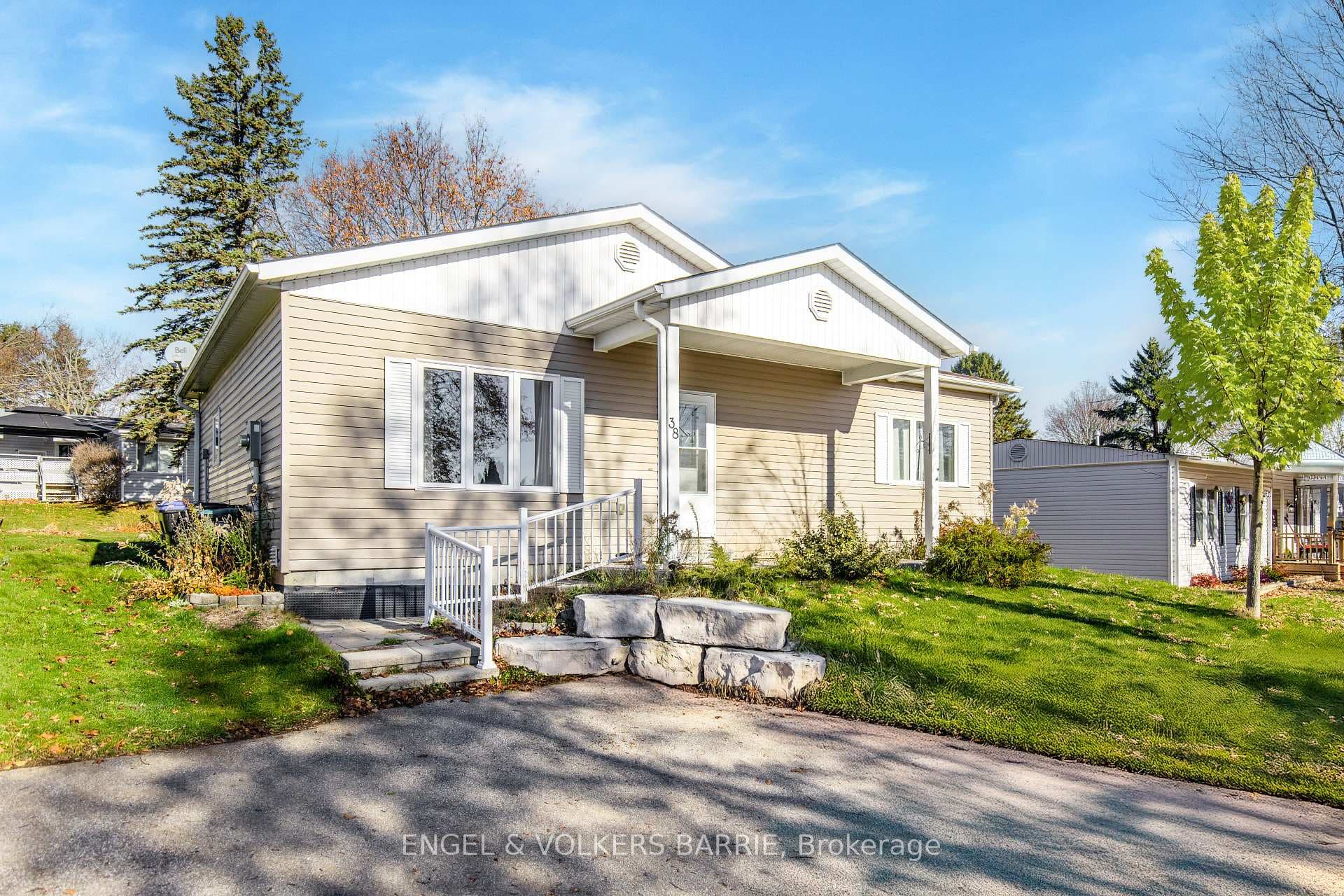 38 Linden Lane, Innisfil, ON L9S 1P2 - Photo 1