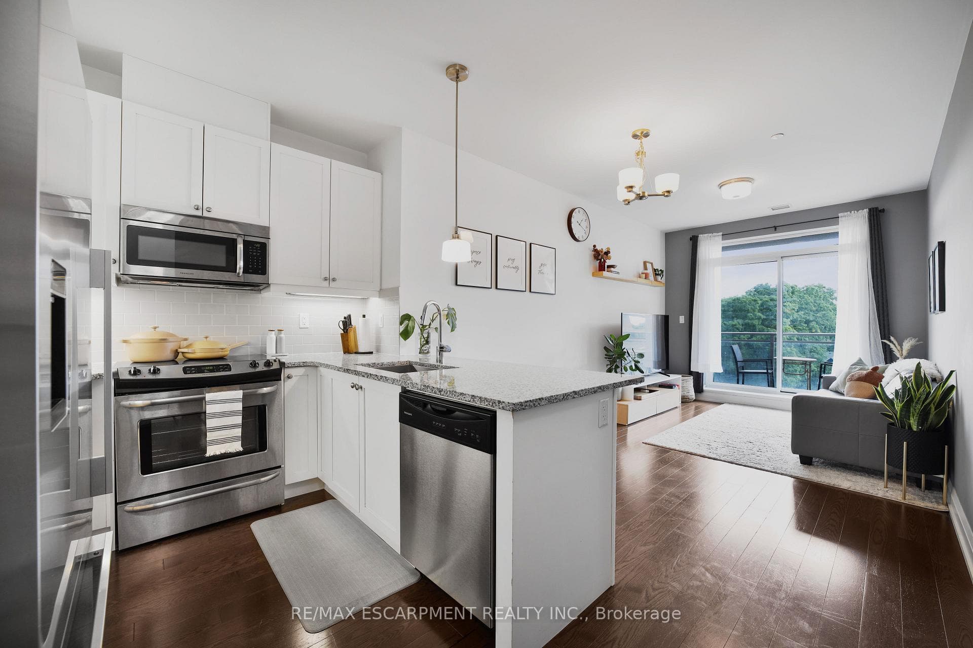 15277 Yonge Street Unit 602A, Aurora, ON L4G 1N6 - Photo 1