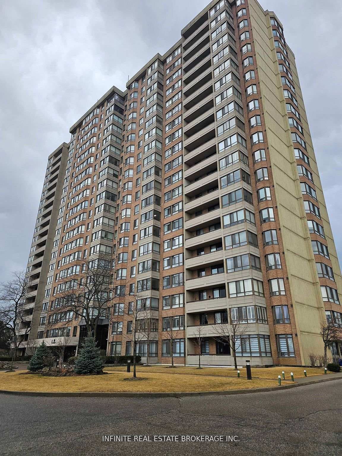 100 County Court Boulevard Unit 409, Brampton, ON L6W 3X1 - Photo 1