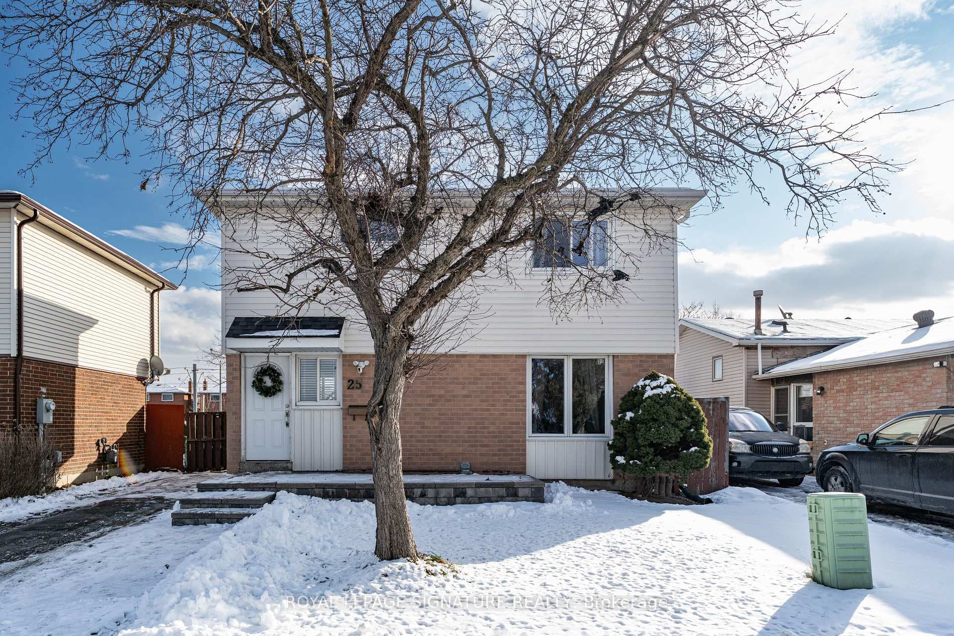 25 Hun Crescent, Etobicoke (West Mall / Rexdale), ON M9V 4G3 - Photo 1