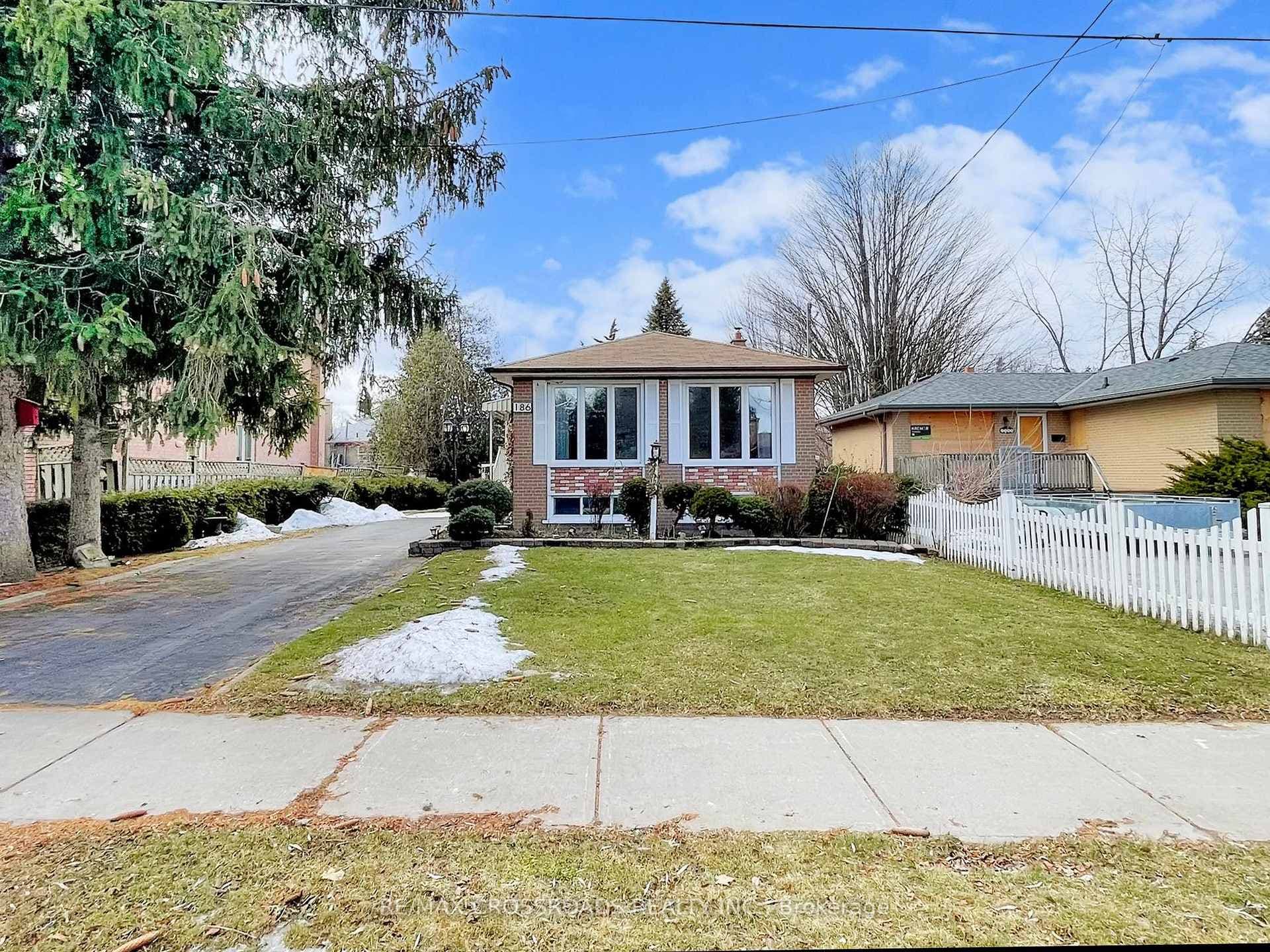 186 Norfolk Avenue, Richmond Hill, ON L4C 2C8 - Photo 1