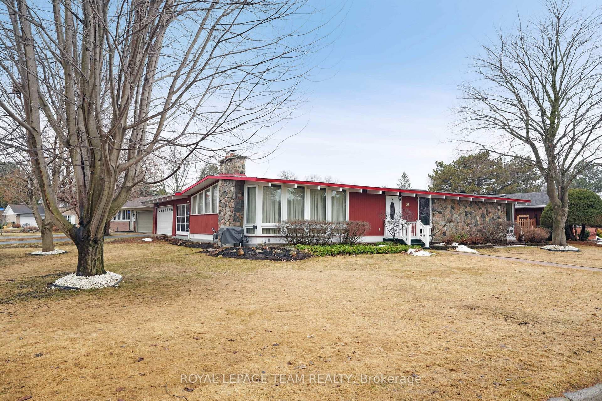 26 Nanaimo Drive, Qualicum - Bruce Farm - Greenbelt and Area, ON K2H 6X7 - Photo 1