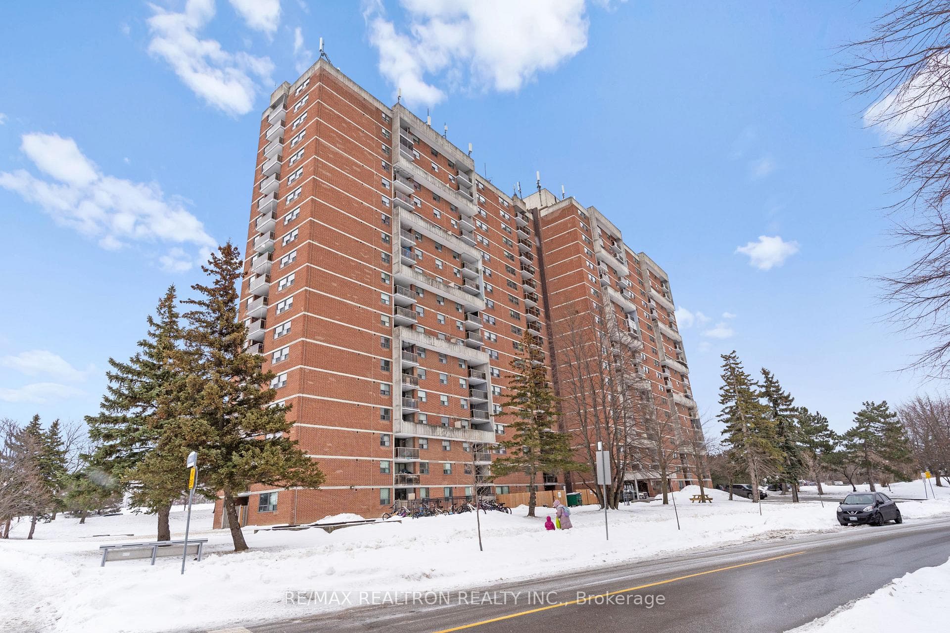 100 Wingarden Court Unit 910, Scarborough (Morningside / West Hill), ON M1B 2P4 - Photo 1