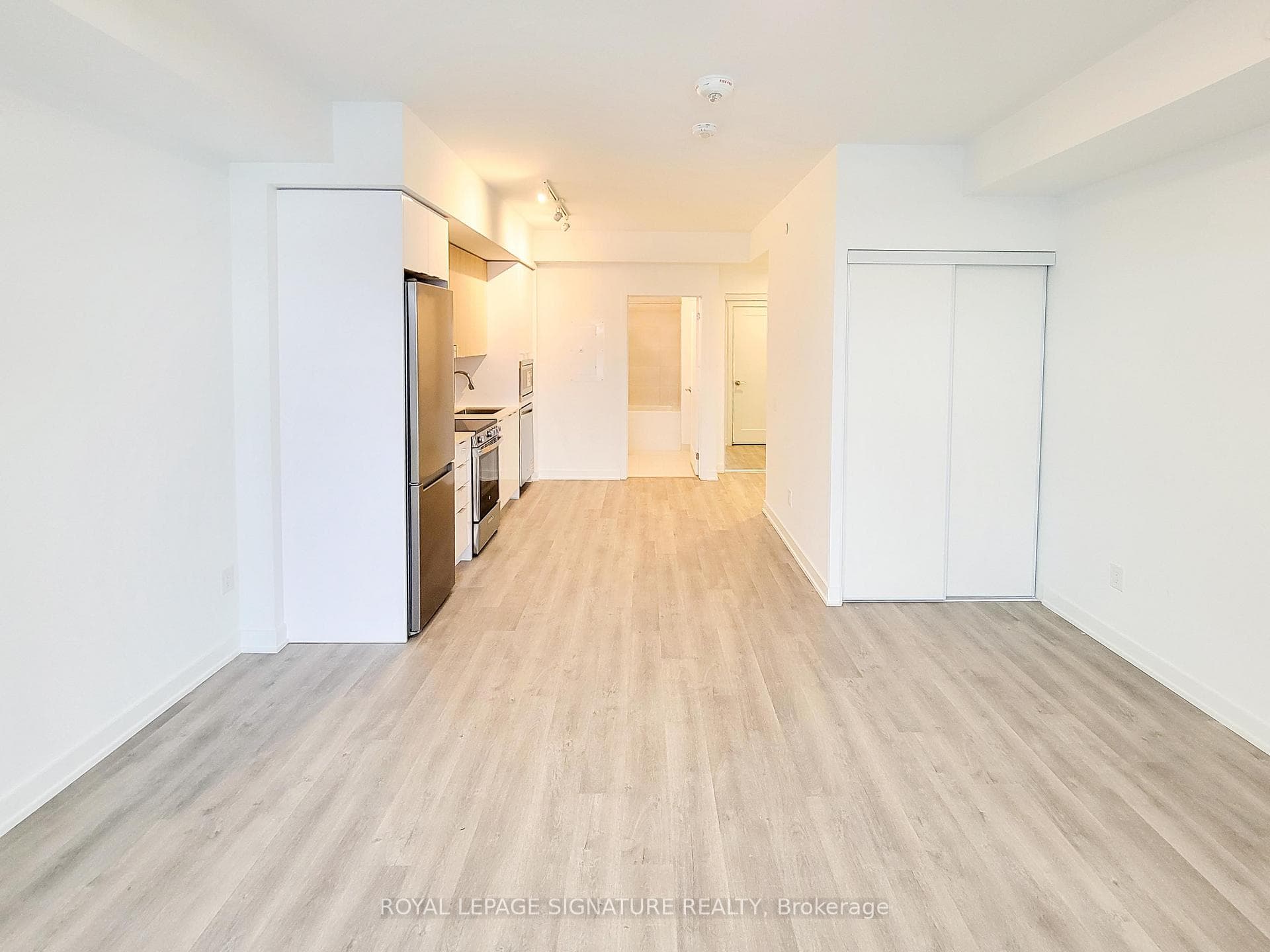 5105 Hurontario Street Unit 712, Mississauga, ON L4Z 0C9 - Photo 1