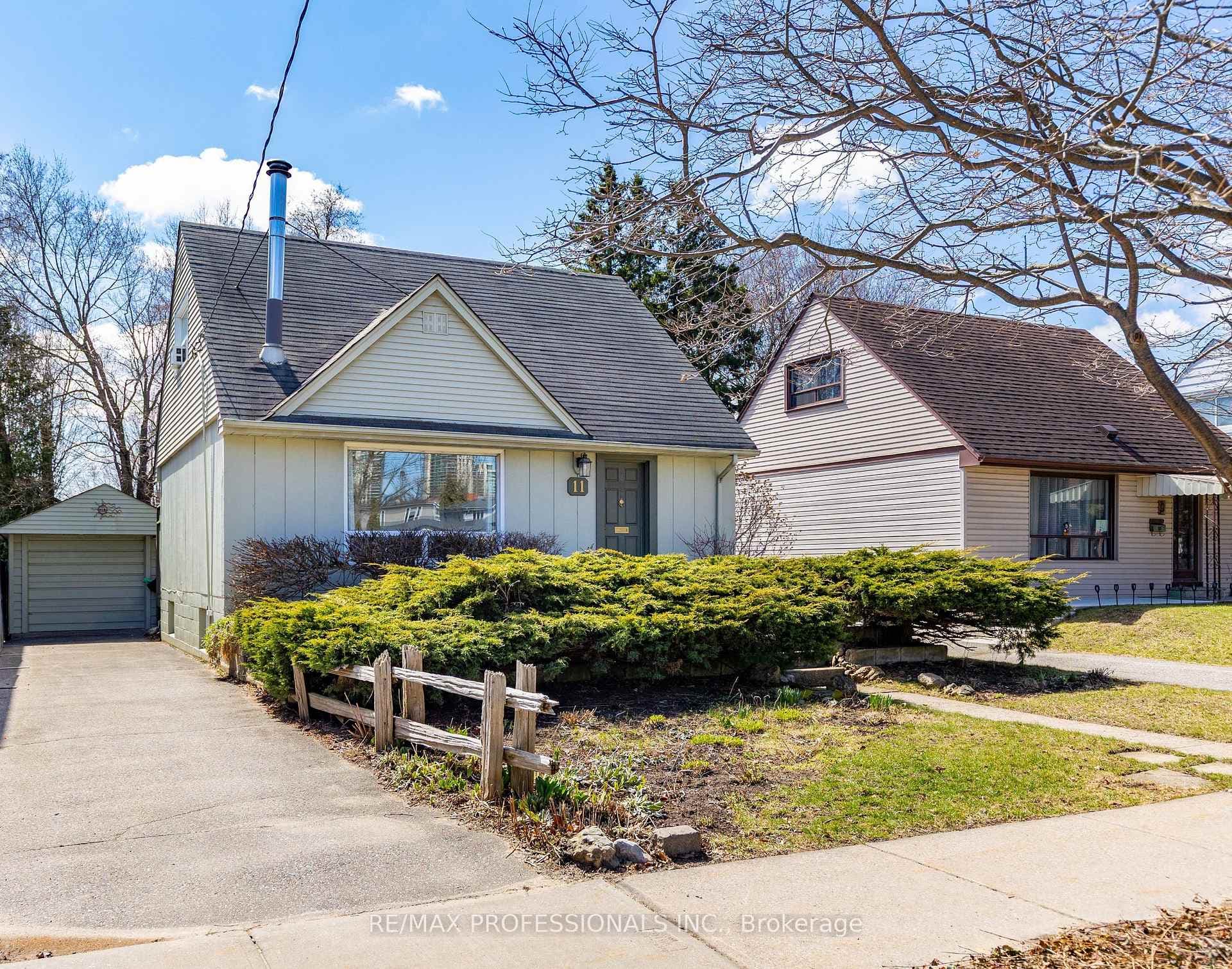 11 Mitcham Drive, Liberty Village / Parkdale / South Parkdale, ON M8W 2J6 - Photo 1