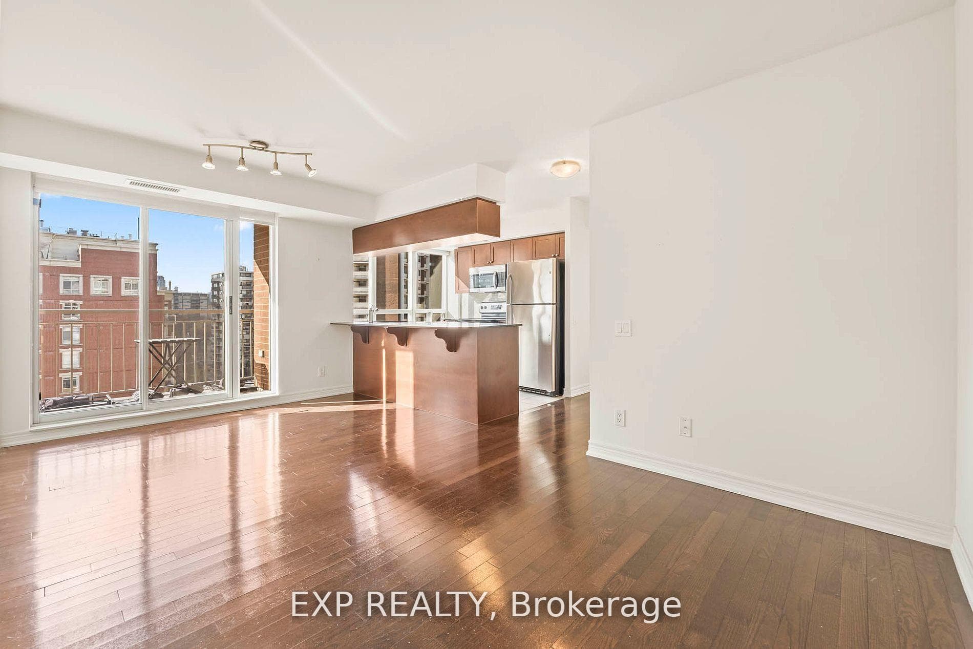 60 St Clair Avenue Unit 1101, Annex / Yorkville / Summerhill, ON M4V 1M7 - Photo 1
