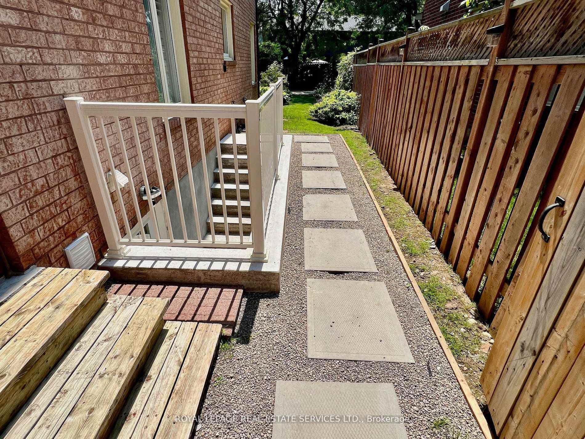 1450 Greenbriar Drive, Oakville, ON L6M 1Z3 - Photo 1