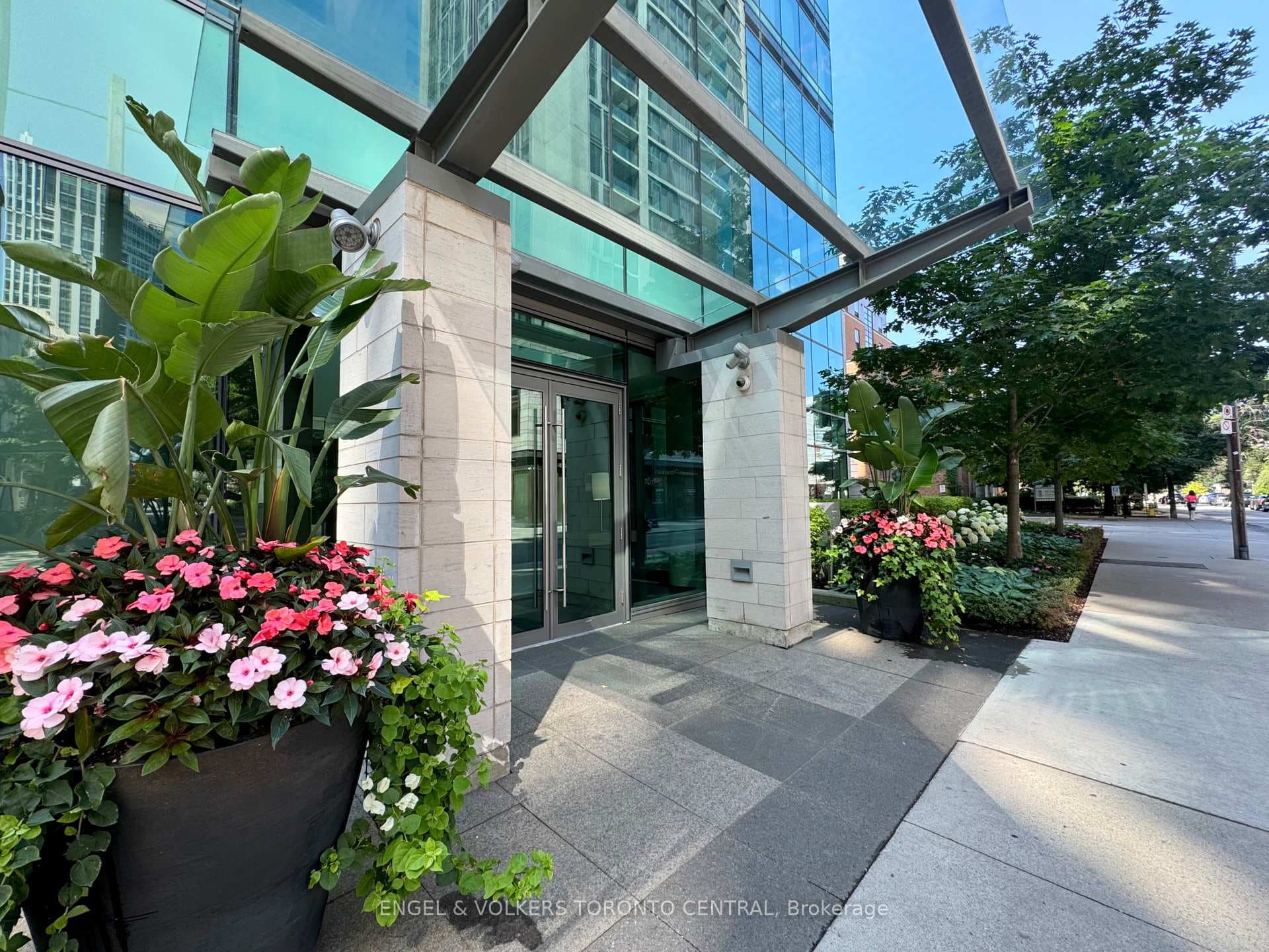 77 Charles Street Unit 802, Toronto C01
