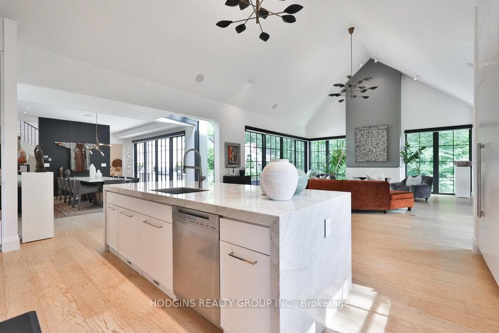 238 Mineola Road, Mississauga, ON L5G 2X4 - Photo 1