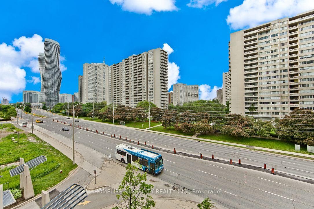 1 Elm Street Unit 412, Mississauga, ON L5B 4M1 - Photo 1
