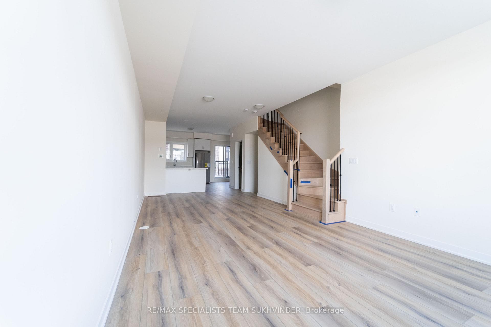 1695 Dersan Street Unit 808, Pickering, ON L1V 2P8 - Photo 1