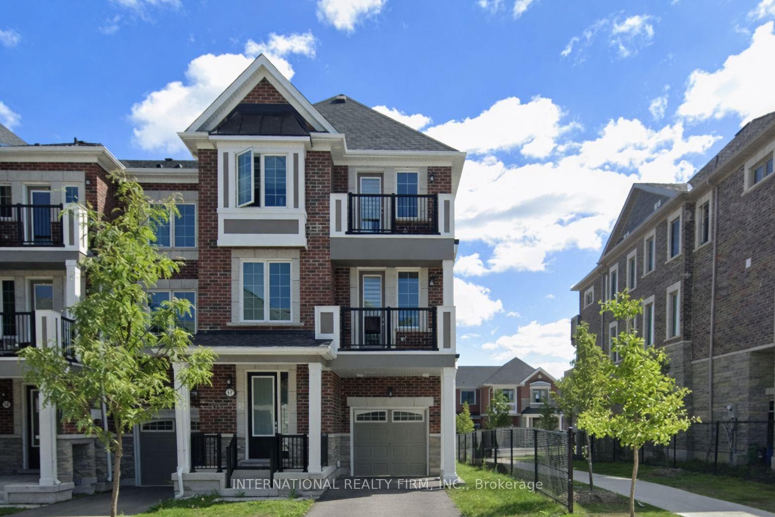 17 Thomas Frisby Jr Crescent Unit Makham, Markham