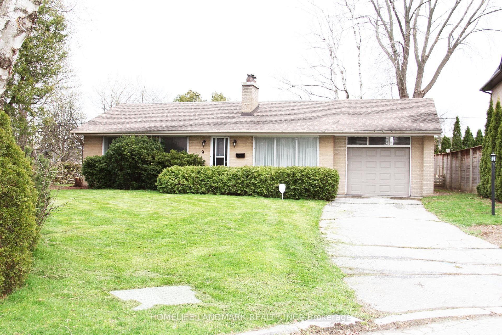 9 Terrington Court, Don Mills / Parkwoods / Victoria Village, ON M3B 2J9 - Photo 1