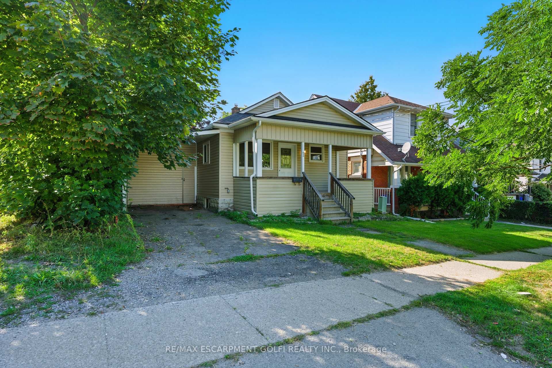 1 Berryman Avenue, St. Catharines, ON L2R 3W8 - Photo 1