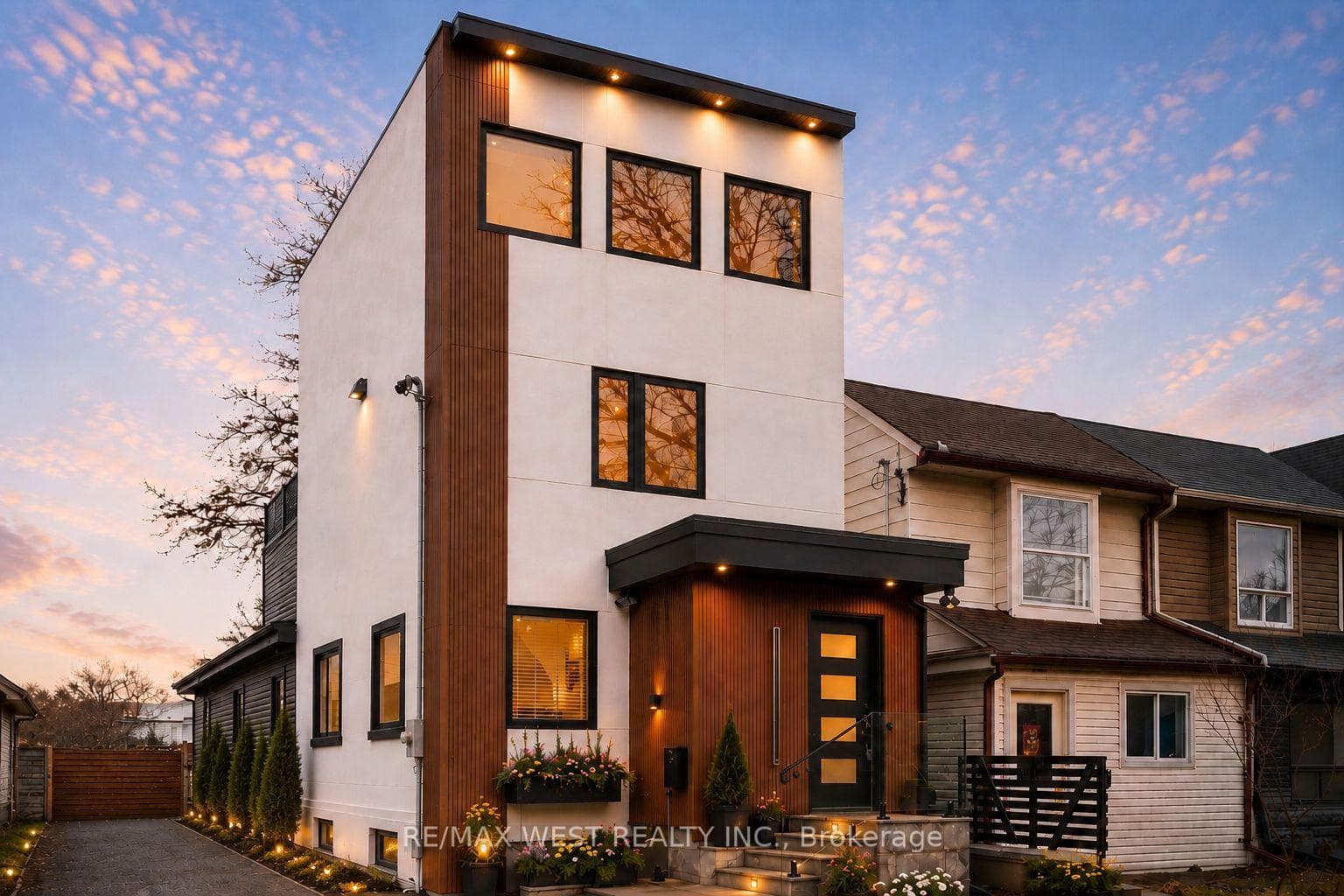 201 Rhodes Avenue, Riverdale / Leslieville, ON M4L 3A2 - Photo 1