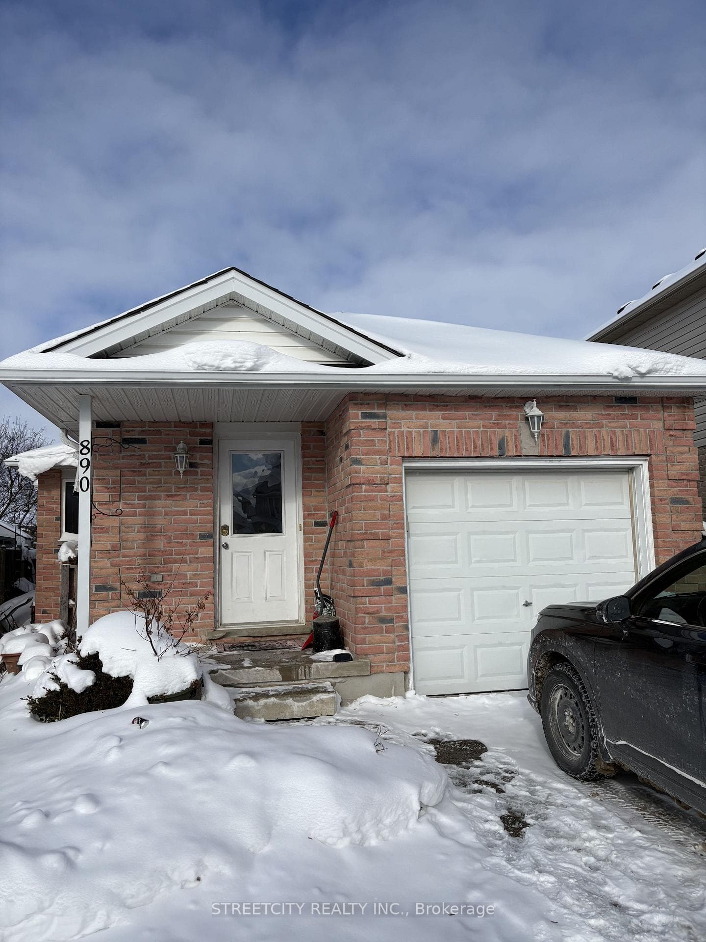 890 MARIGOLD Street Unit Lower, London North
