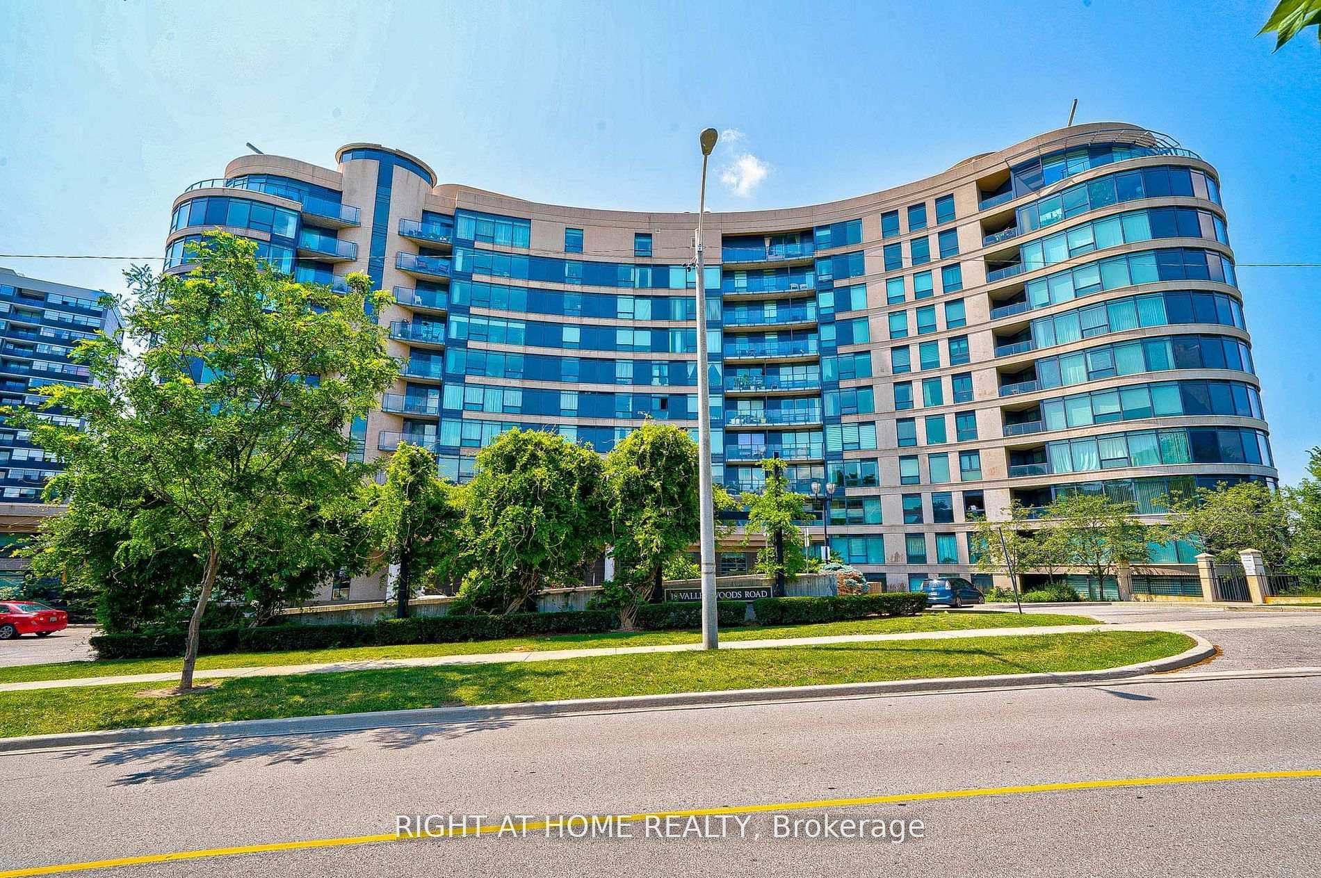 18 Valley woods Road Unit 813, Don Mills / Parkwoods / Victoria Village, ON M3A 0A1 - Photo 1