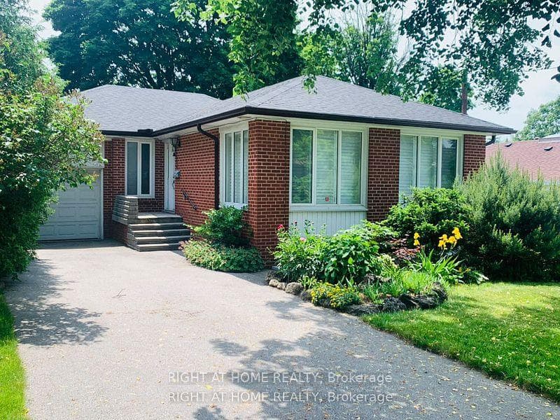 23 Fenelon Drive, Don Mills / Parkwoods / Victoria Village, ON M3A 3K2 - Photo 1