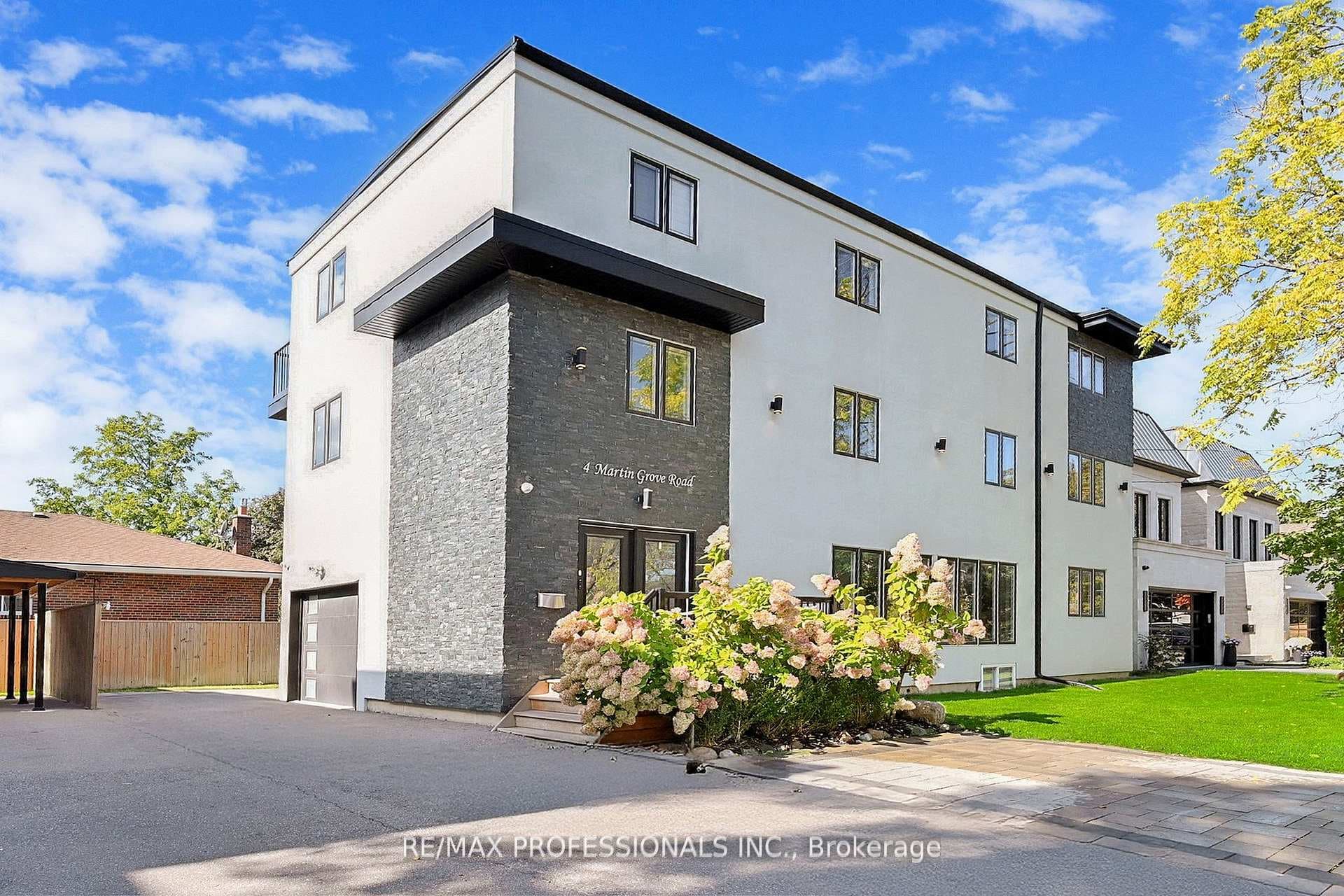 4 Martin Grove Road, Etobicoke (Islington / Rexdale), ON M9B 4J9 - Photo 1