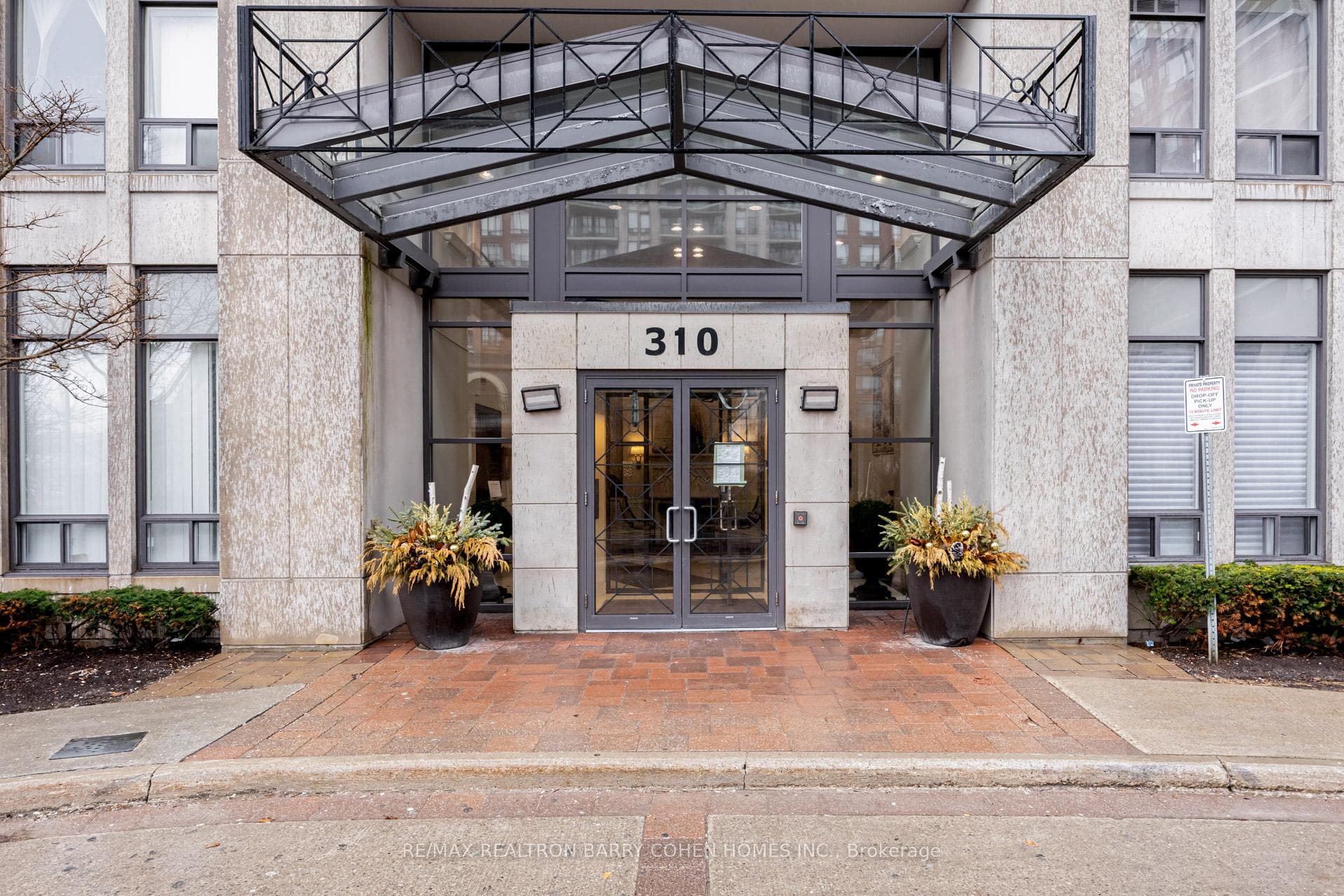 310 Red Maple Road Unit 201, Richmond Hill, ON L4C 0T7 - Photo 1