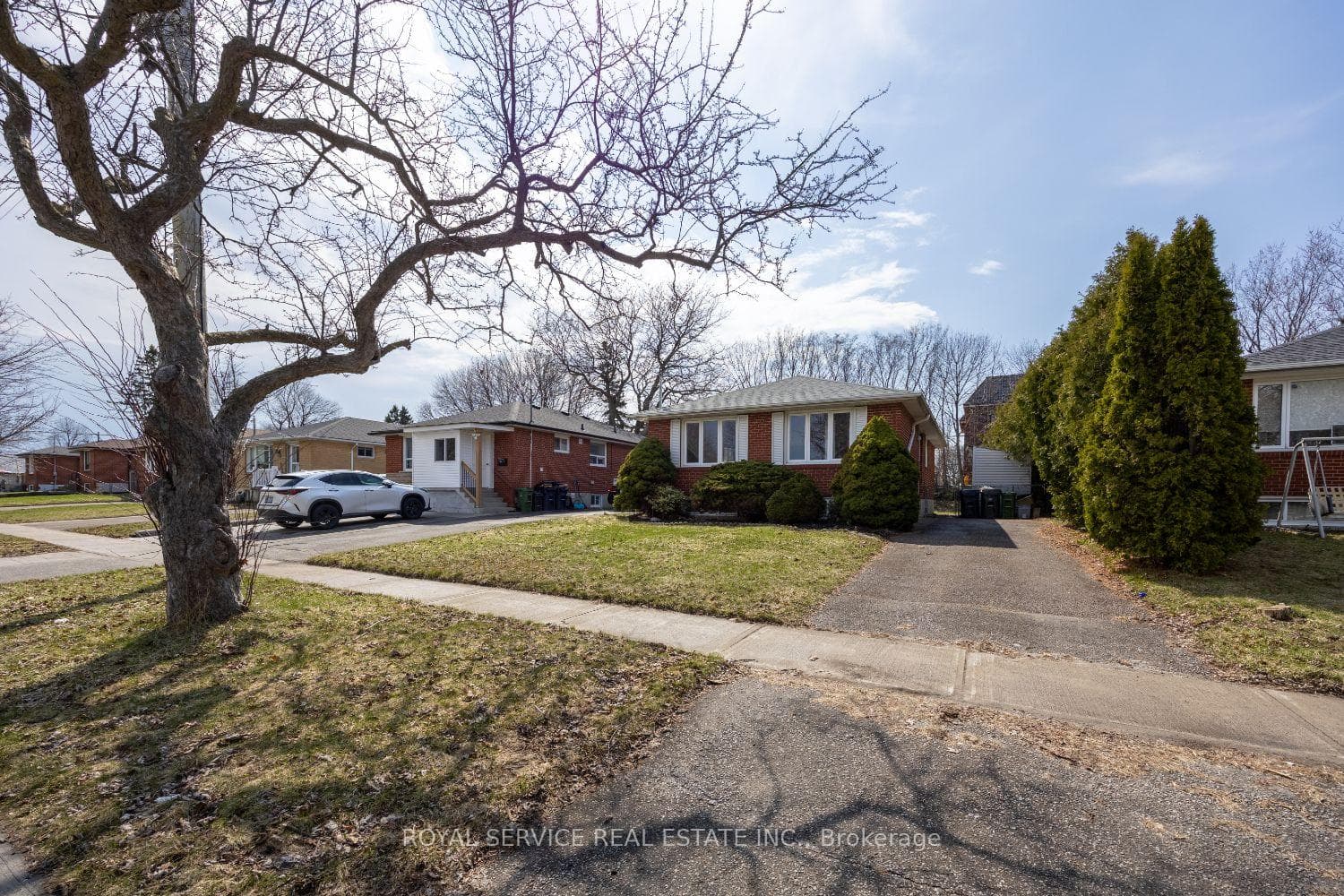 14 Hathway Drive, Scarborough (West Hill / Highland Creek), ON M1P 4L5 - Photo 1