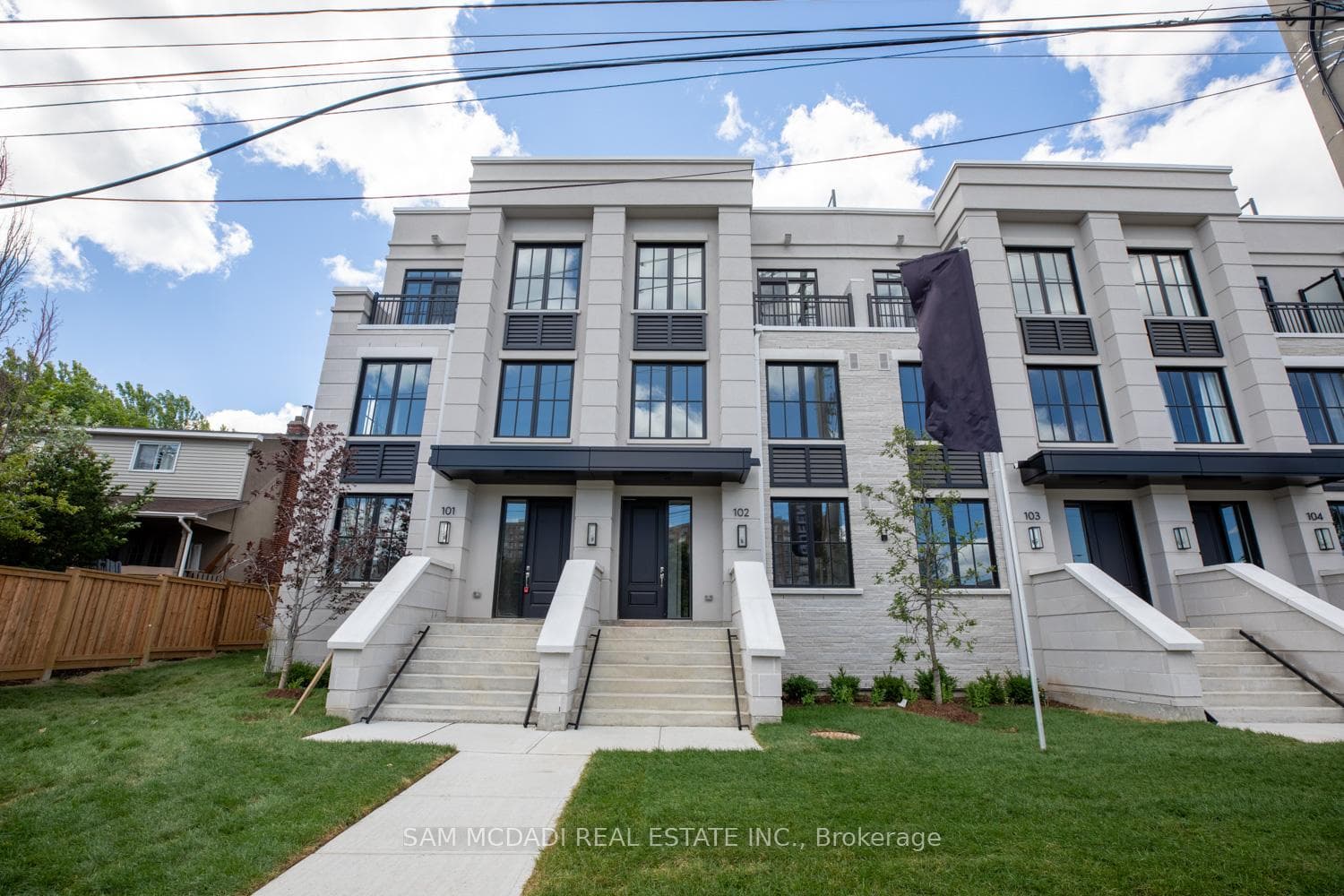 1180 Cawthra Road Unit 102, Mississauga, ON L5G 0A5 - Photo 1