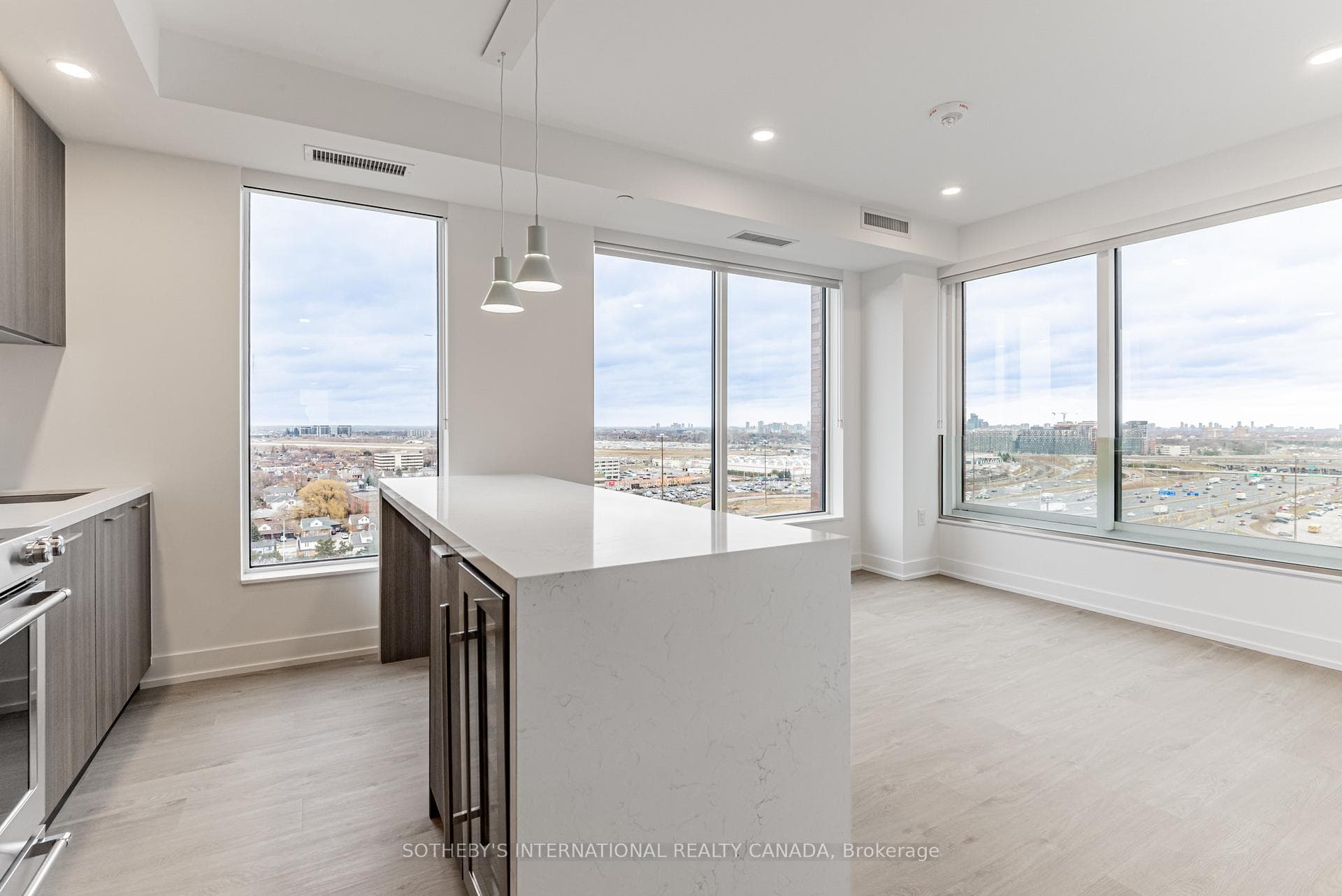 31 York Garden Way Unit 808, York / Weston, ON M6A 2V1 - Photo 1