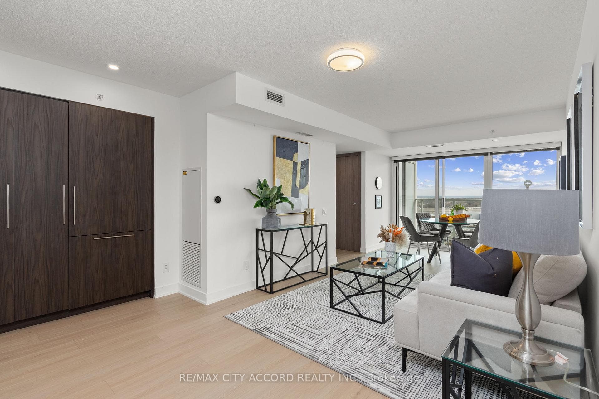 17 Bathurst Street Unit 2015, Toronto C01