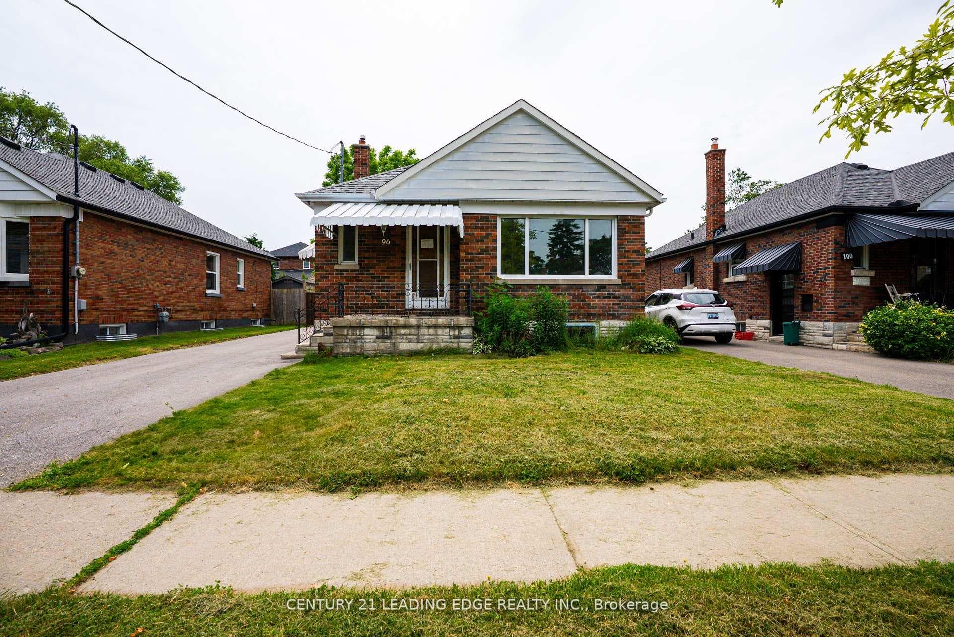 96 Oakes Avenue, Oshawa, ON L1G 6C6 - Photo 1