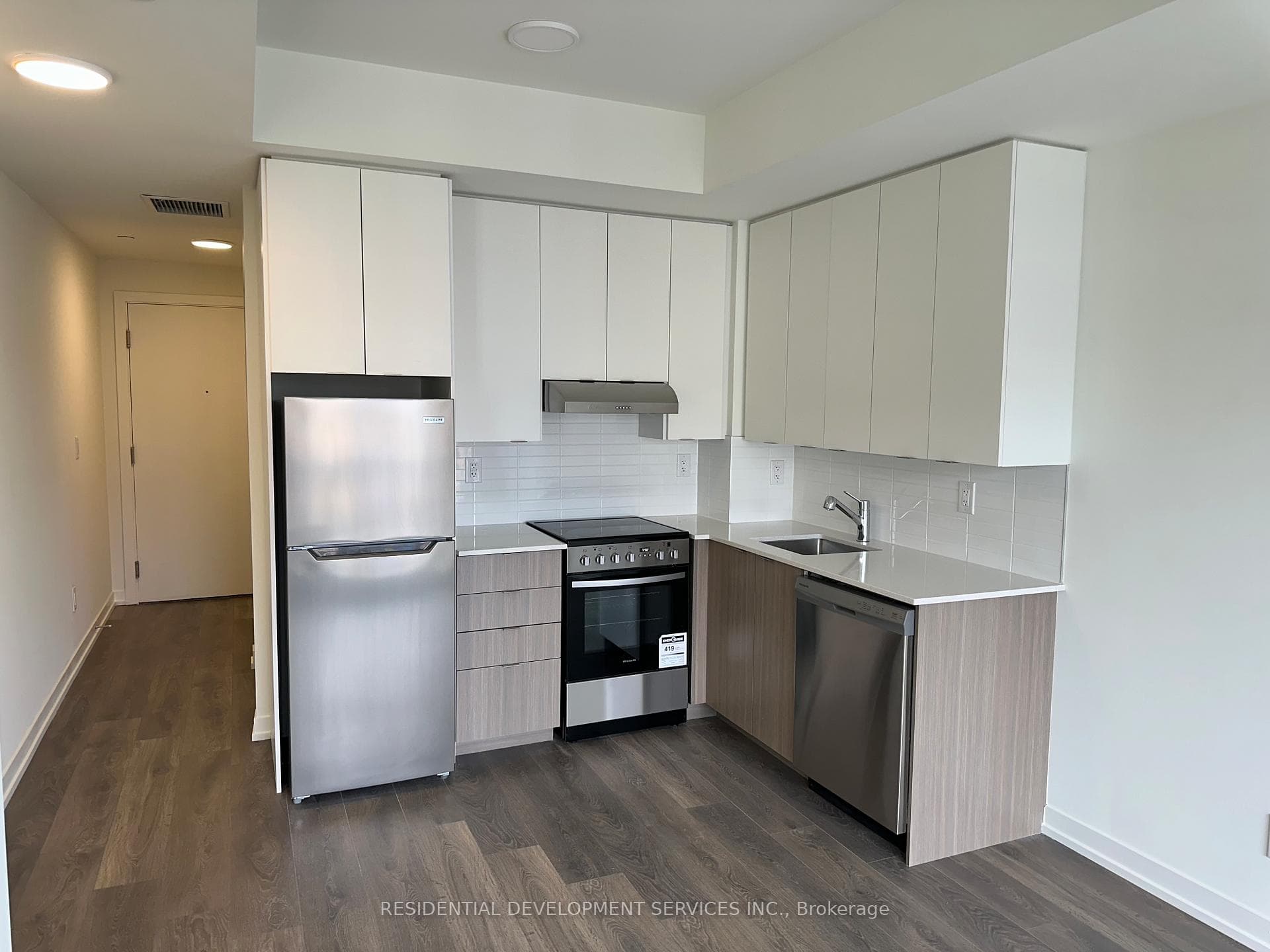 135 Canon Jackson Drive Unit 608, Toronto W04